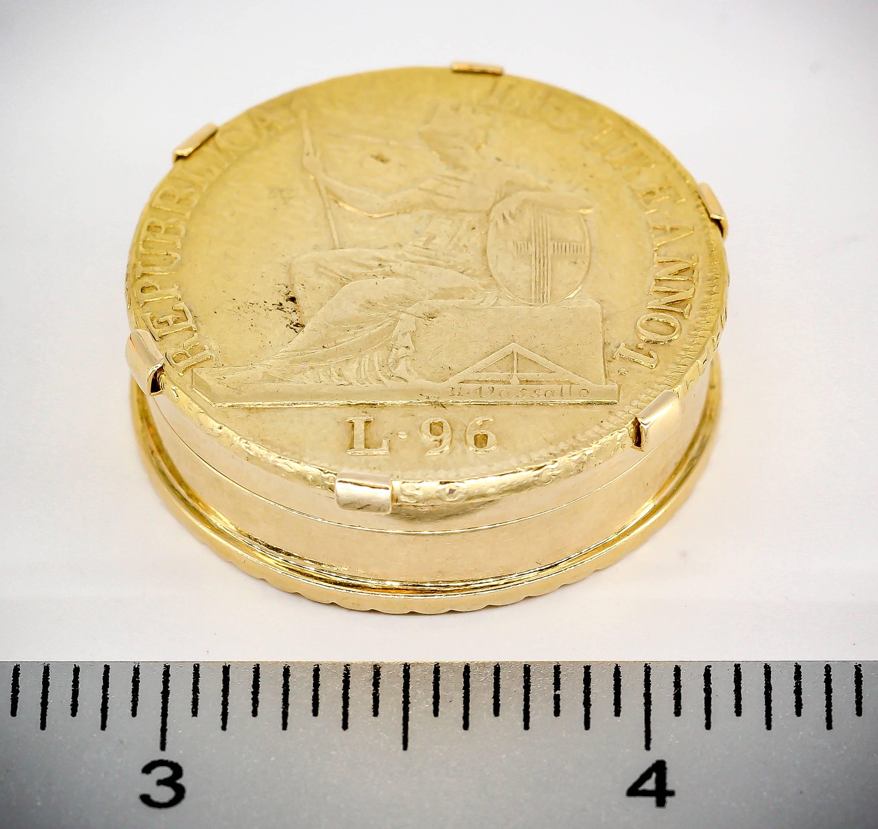 Bulgari Small Yellow Gold Antique Italian Lira Coin Pill Box In Excellent Condition In New York, NY