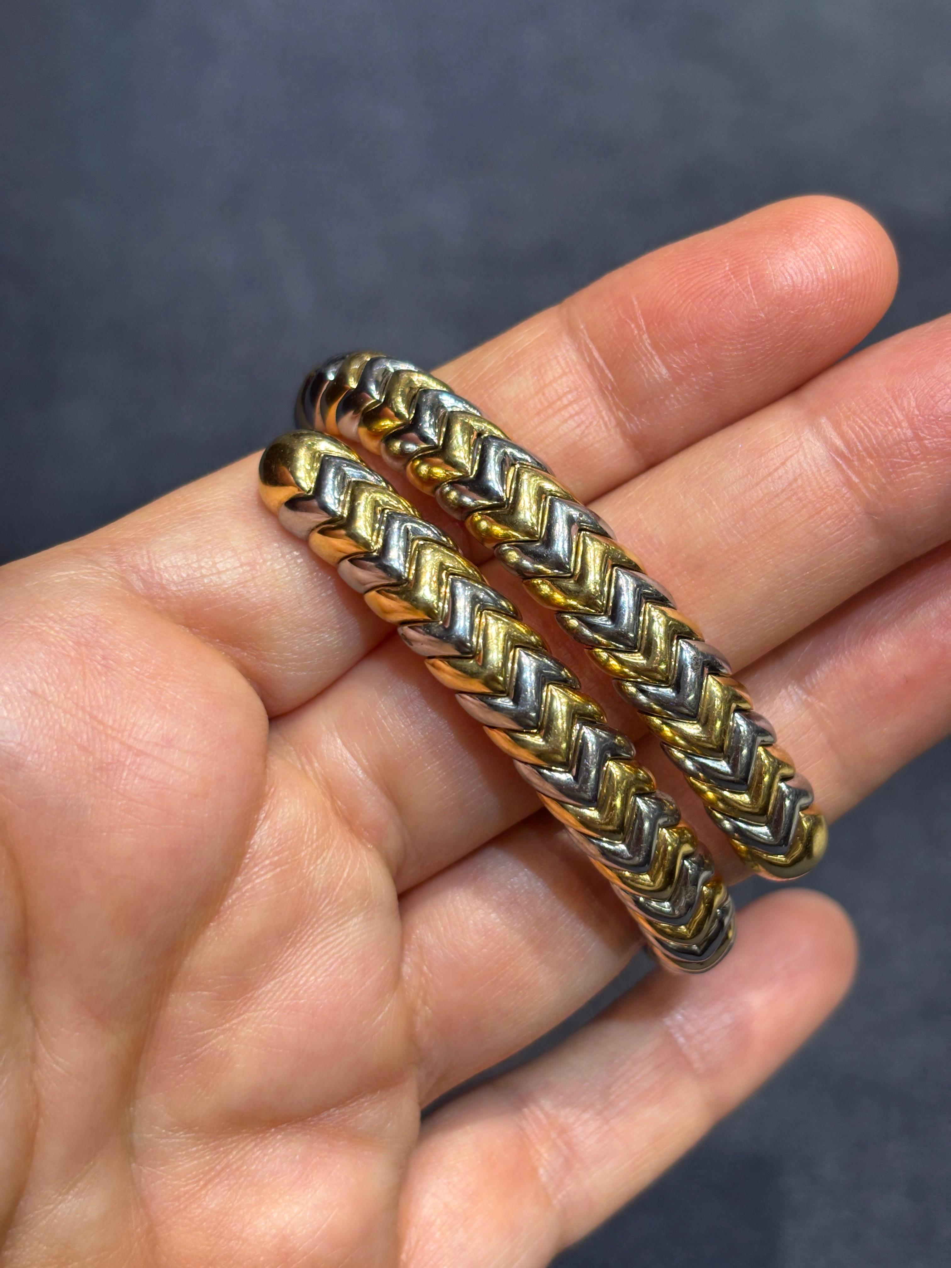 This classic Bulgari Spiga bracelet is flexible and measures 16-17 cm in circumference. From the 1990s, it is made of white and yellow gold. The bracelet is a part of a set with earrings listed separately on 1stDibs. A photograph of the earrings can