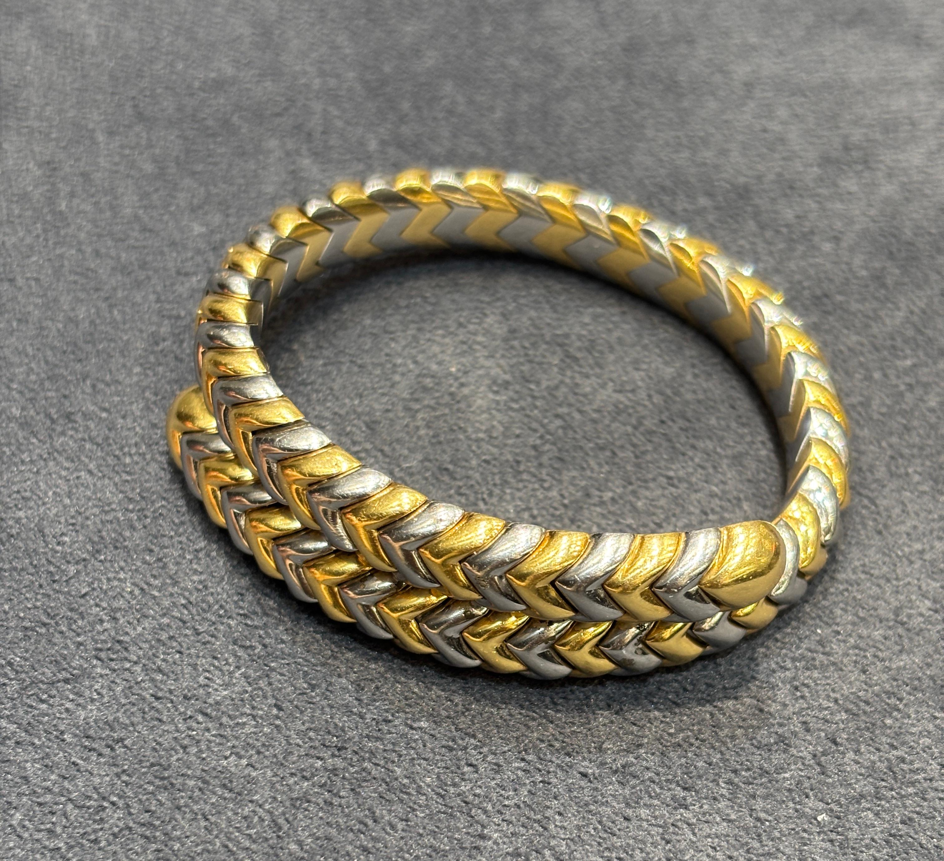 Contemporary Bulgari Spiga 18k white and yellow gold flexible bangle, part of a set