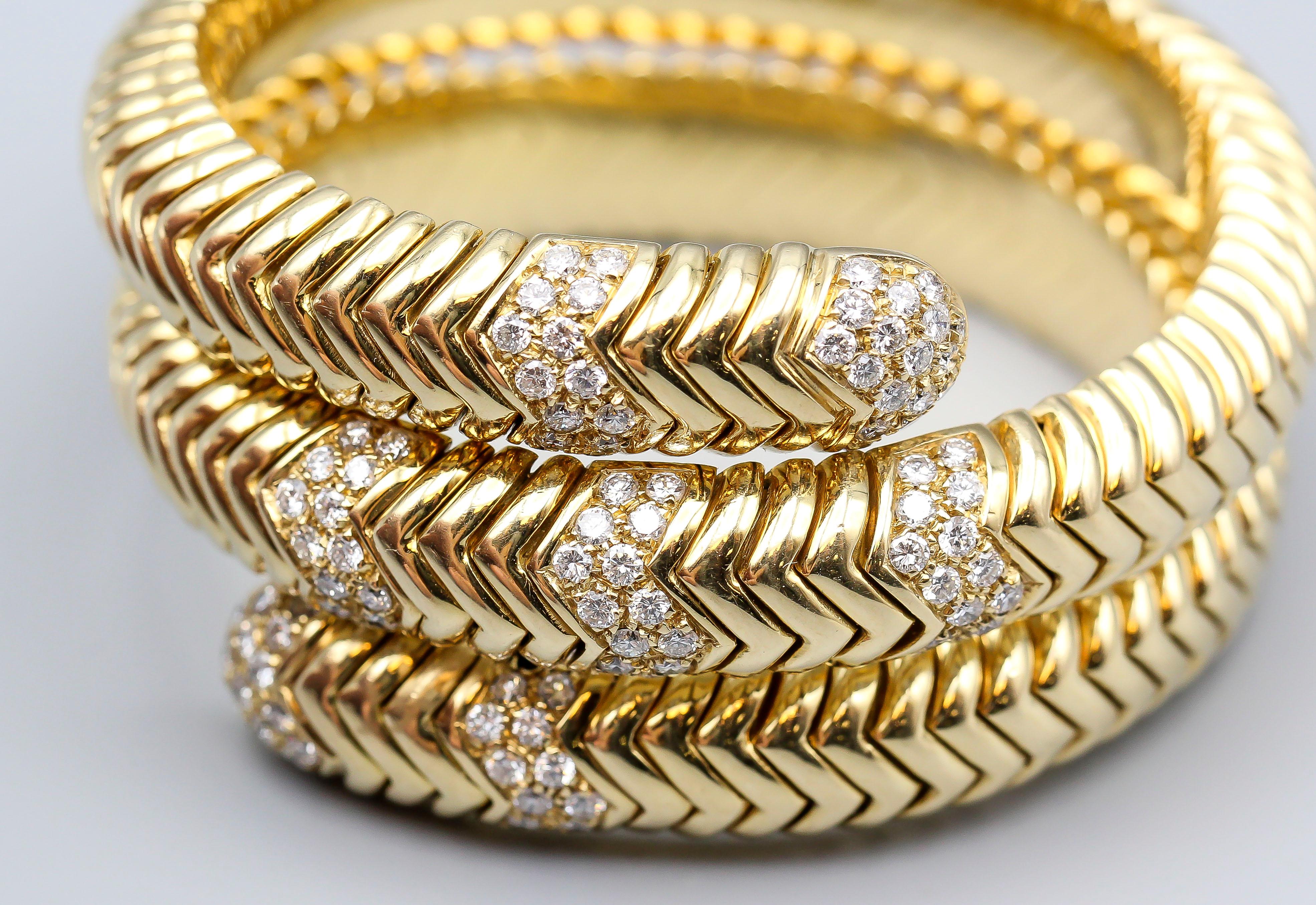 Bulgari Spiga Diamond Gold Snake Bracelet In Good Condition In New York City, NY