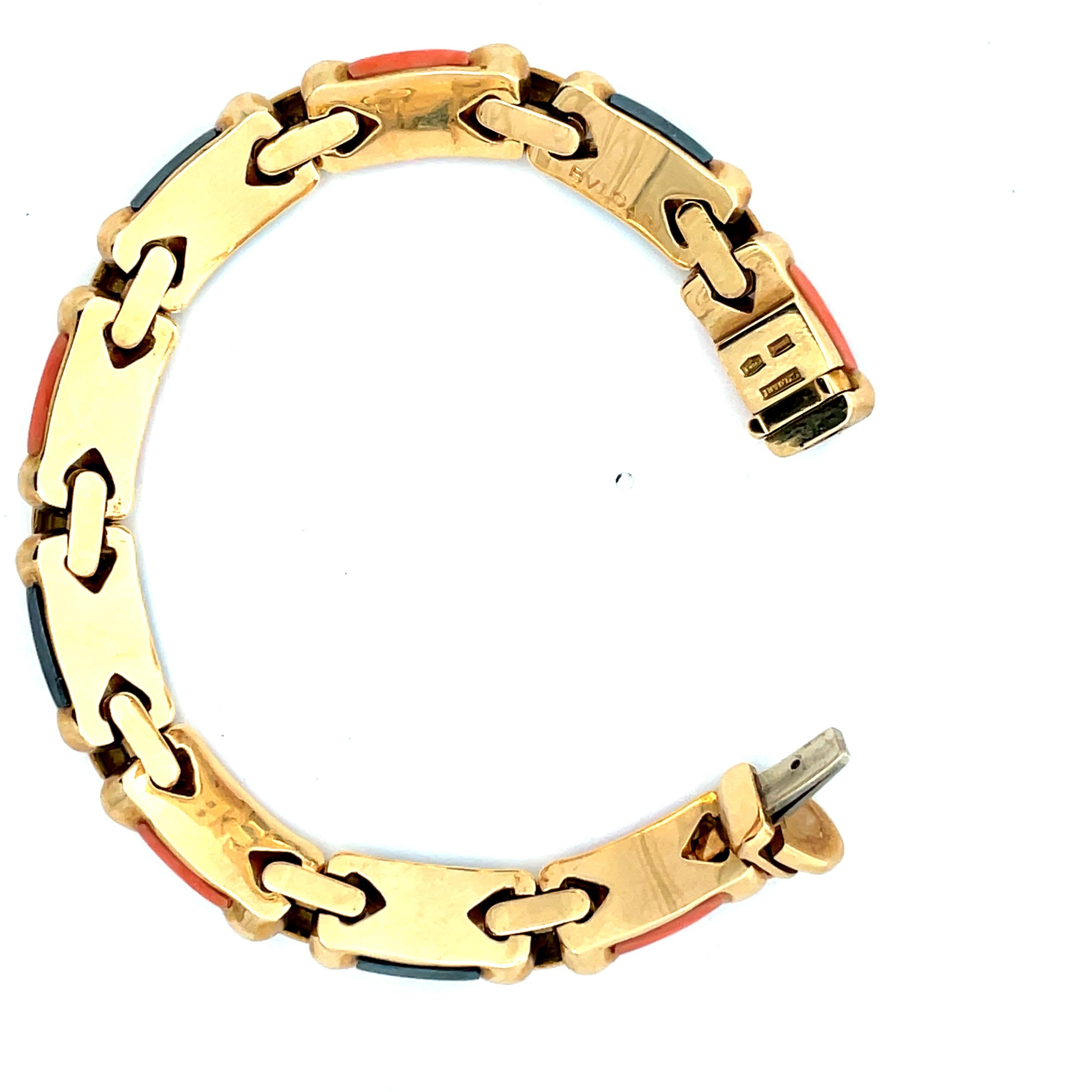Taille mixte Bulgari Superbe bracelet vintage en or, corail et hématite en vente