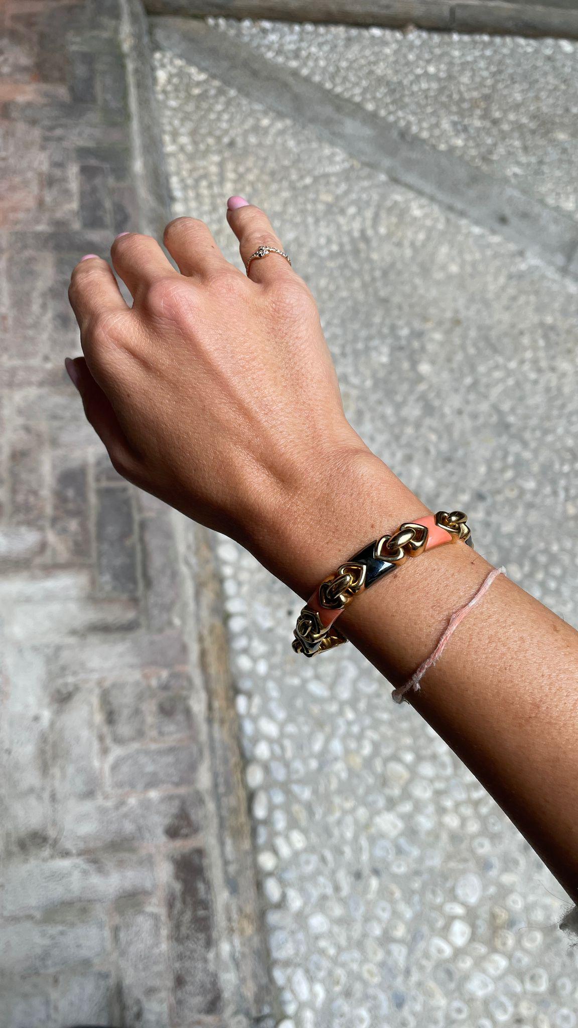 Bulgari Superbe bracelet vintage en or, corail et hématite Unisexe en vente