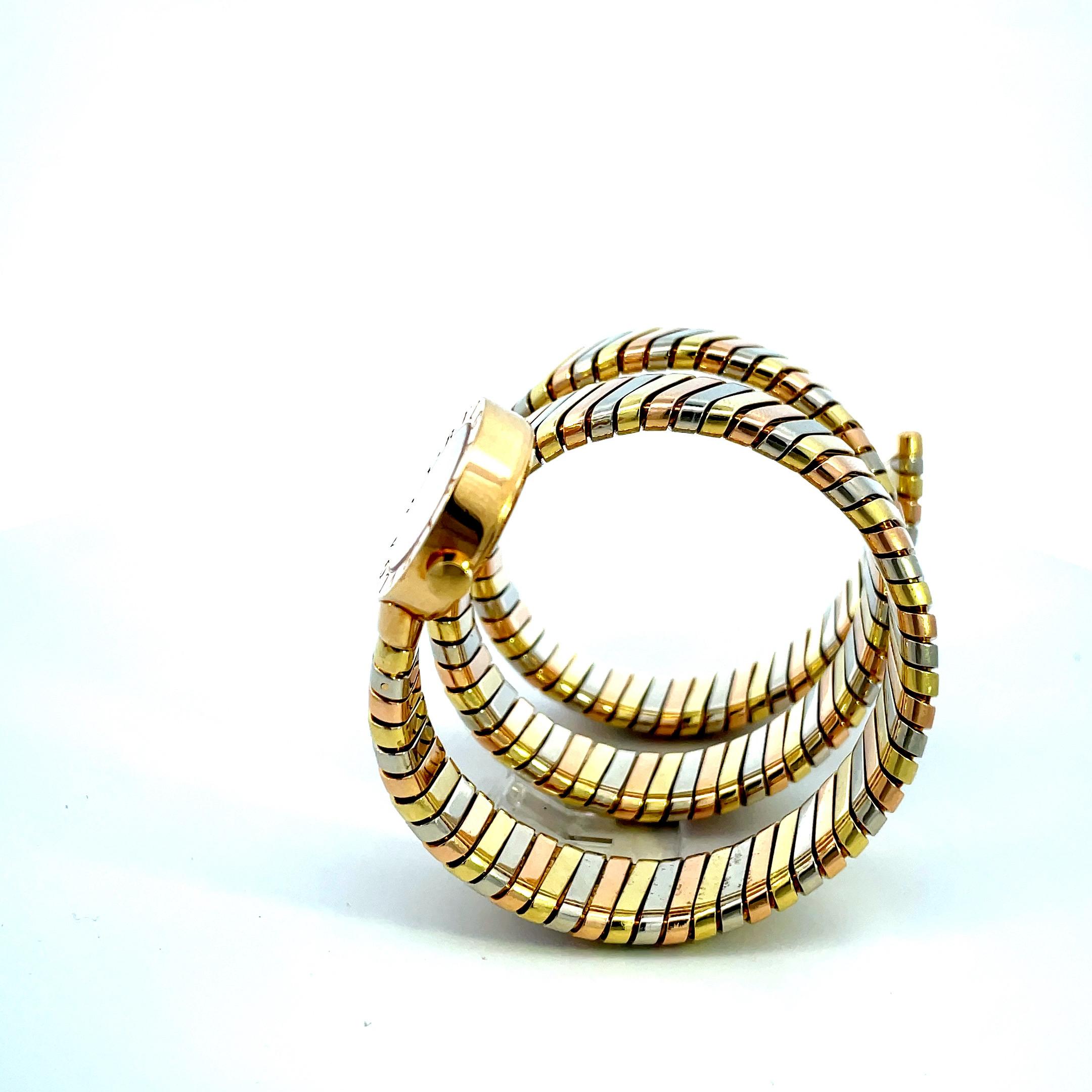 Bulgari Montre-bracelet Tubogas Serpenti en or 18 carats à trois couleurs Unisexe en vente