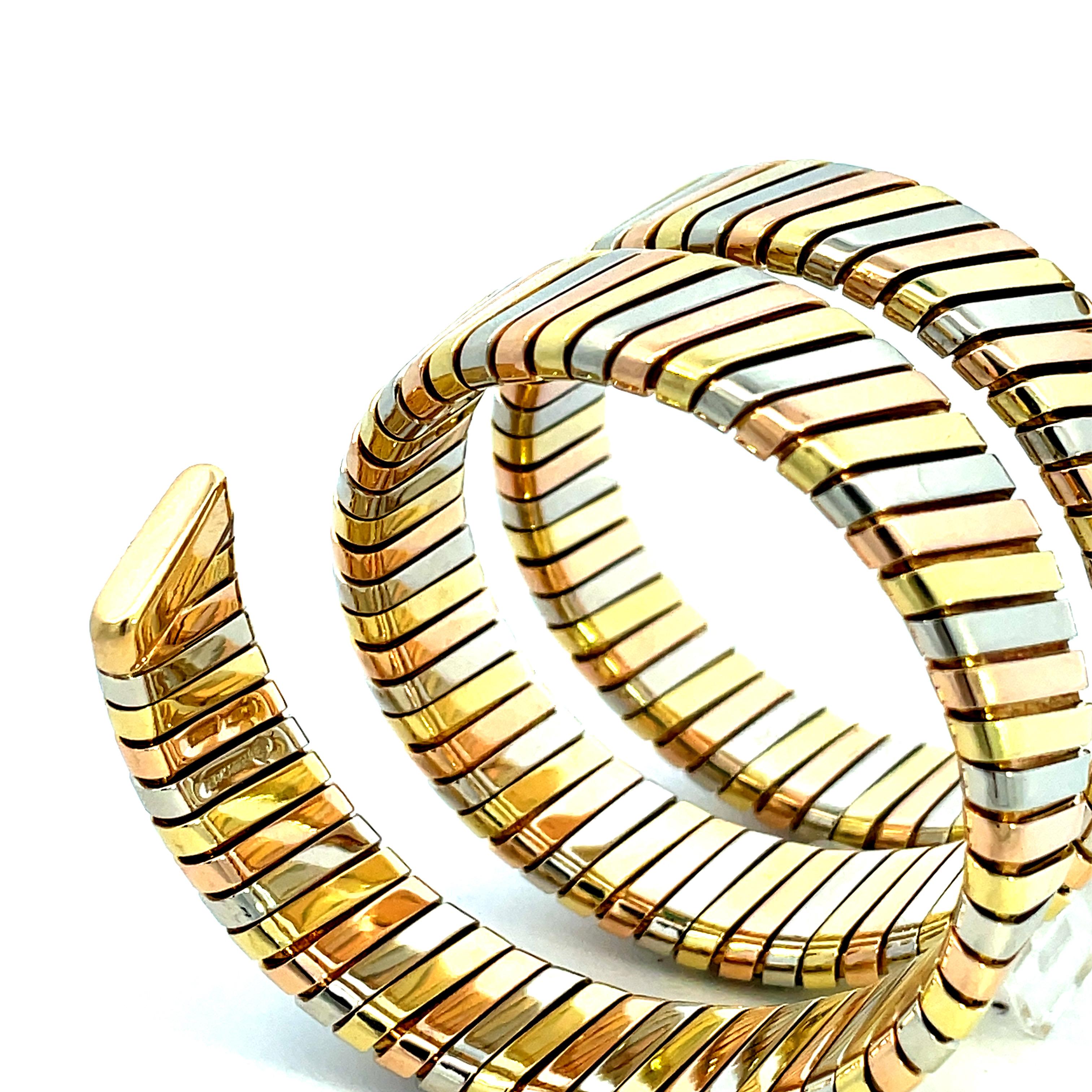 Bulgari Montre-bracelet Tubogas Serpenti en or 18 carats à trois couleurs en vente 1