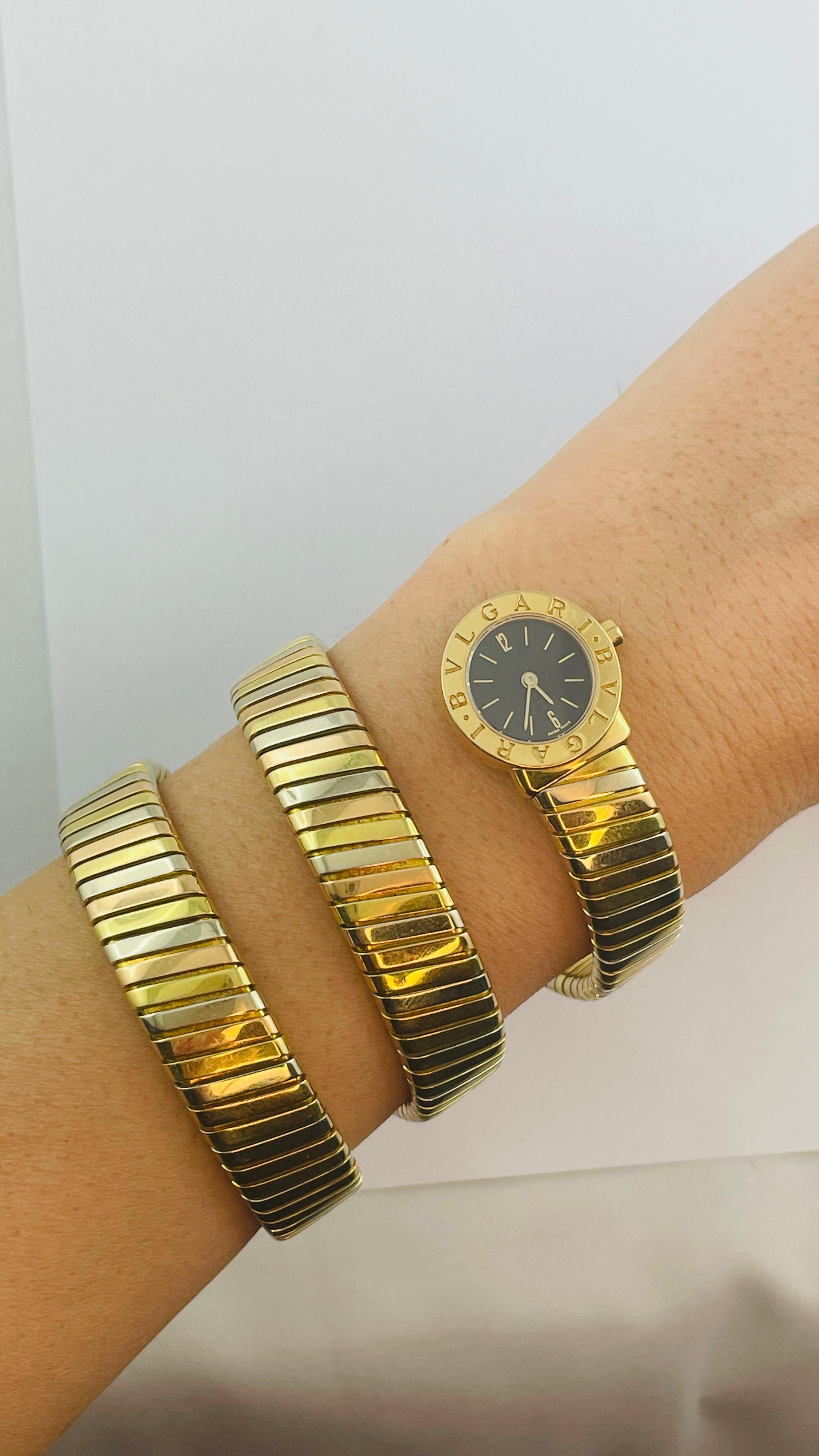 Bulgari Montre-bracelet Tubogas Serpenti en or 18 carats à trois couleurs en vente 3