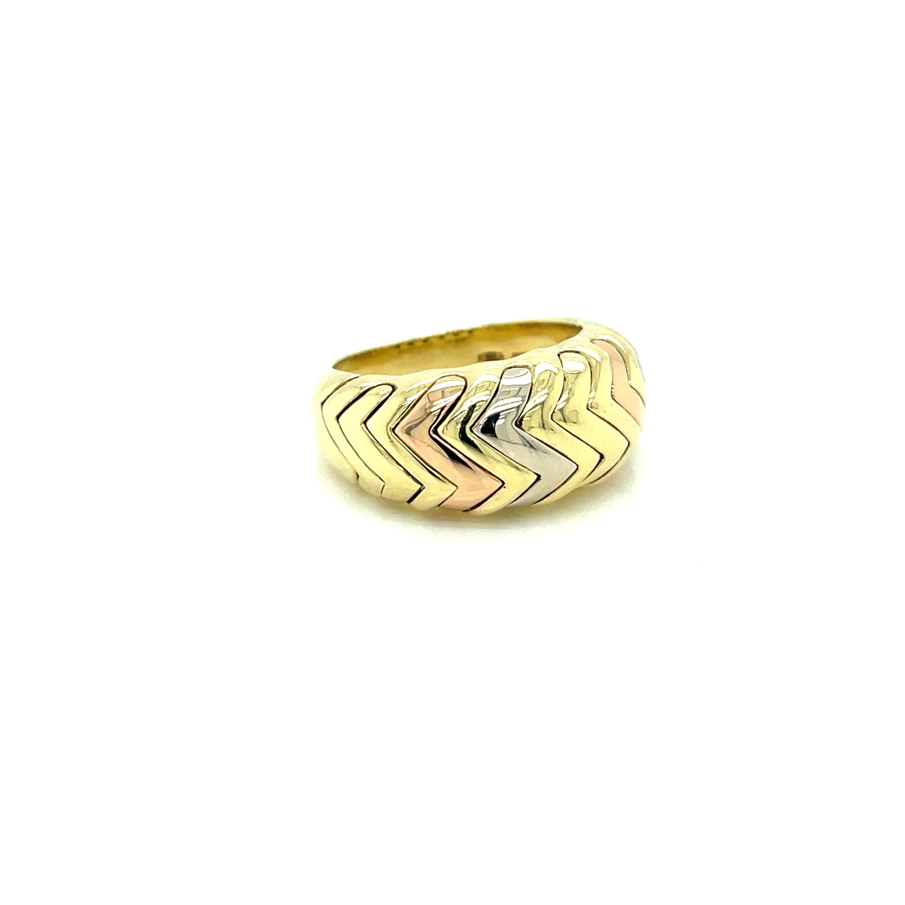 Iconic ring in 18kt yellow, white and rose gold. Signed Bulgari, from the “Spiga” collection, Made in Italy, circa 1980. Excellent condition 10/10,
Gross Weight: 10,4 grams
Size: US 6 - 52

Stamped, with the maker's mark, the Italian gold assay