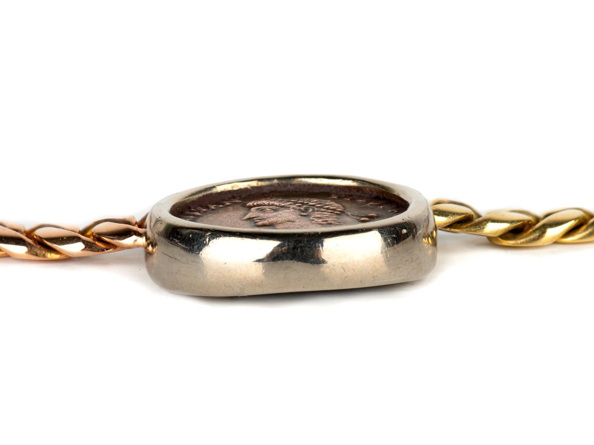 Bulgari Collier Monete tricolore Bon état - En vente à San Antonio, TX