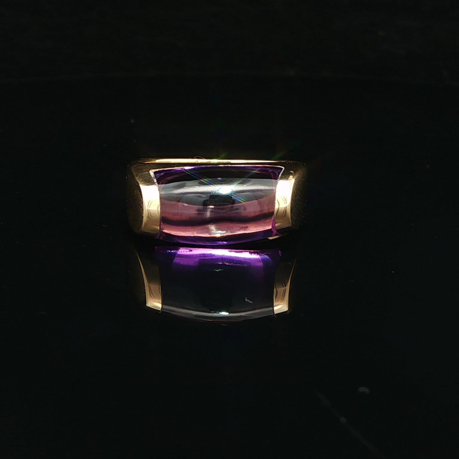-Pierre(s)
(1) Améthyste véritable naturelle - taille personnalisée - incrustation - couleur pourpre moyen - 12,9x8 mm (approx.)

MATERIAL : Or jaune 18k massif
Poids : 8 grammes
Taille de la bague : 6.0 (ajustée au doigt, veuillez nous contacter