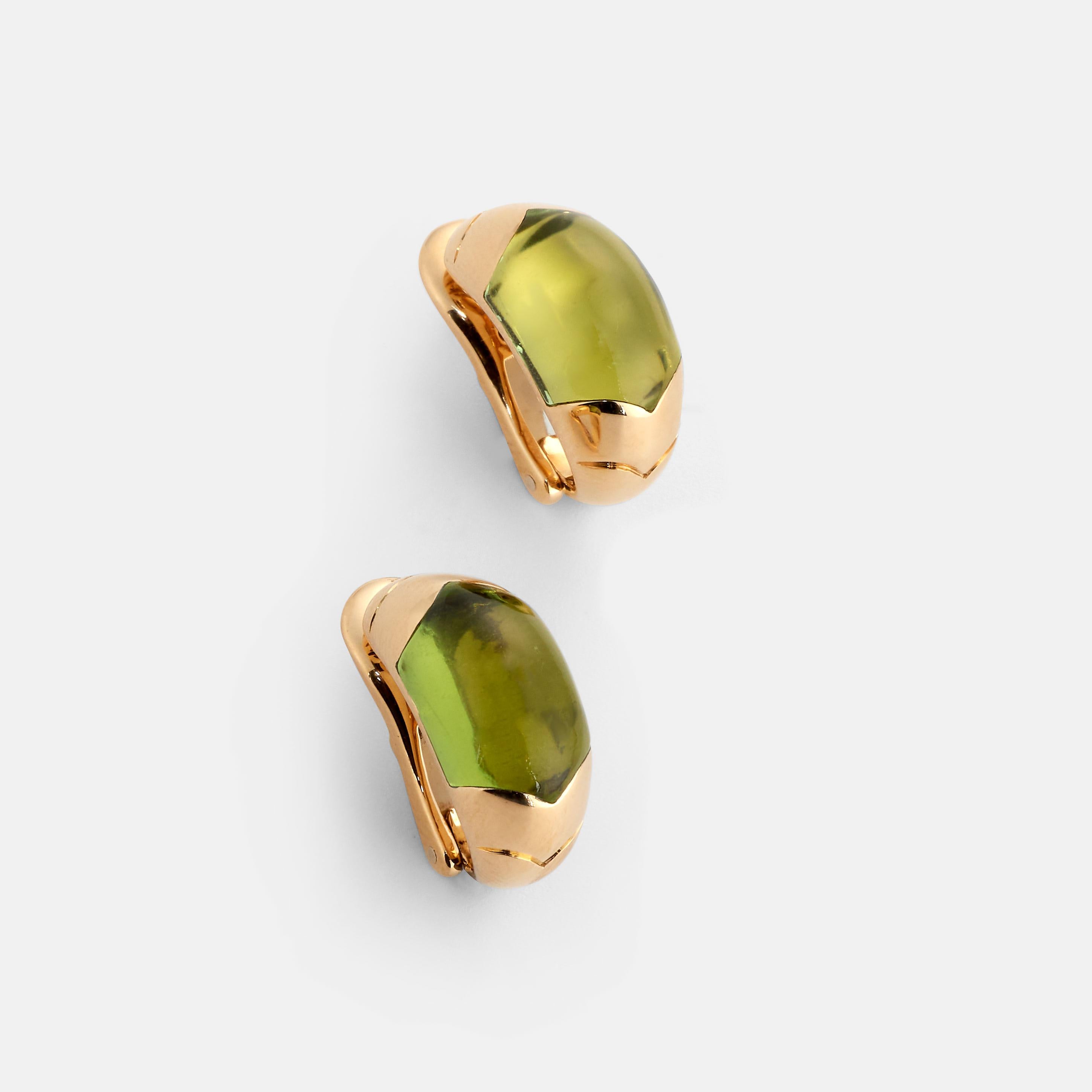 Contemporain BULGARI Boucles d'oreilles Tronchetto en or jaune et péridot en vente