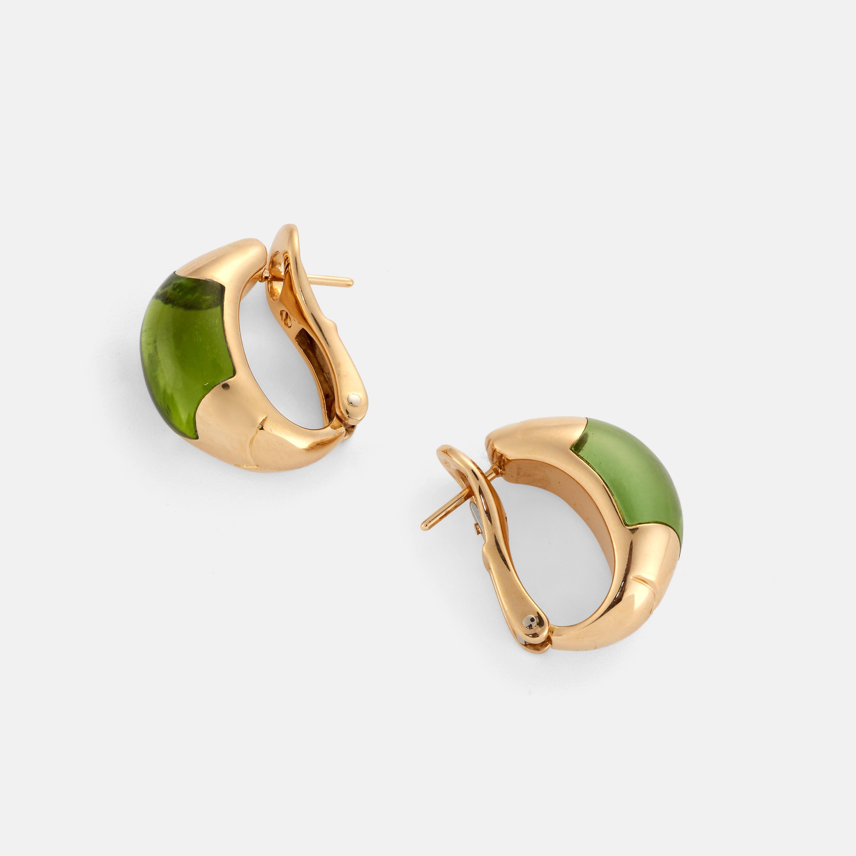Taille cabochon BULGARI Boucles d'oreilles Tronchetto en or jaune et péridot en vente