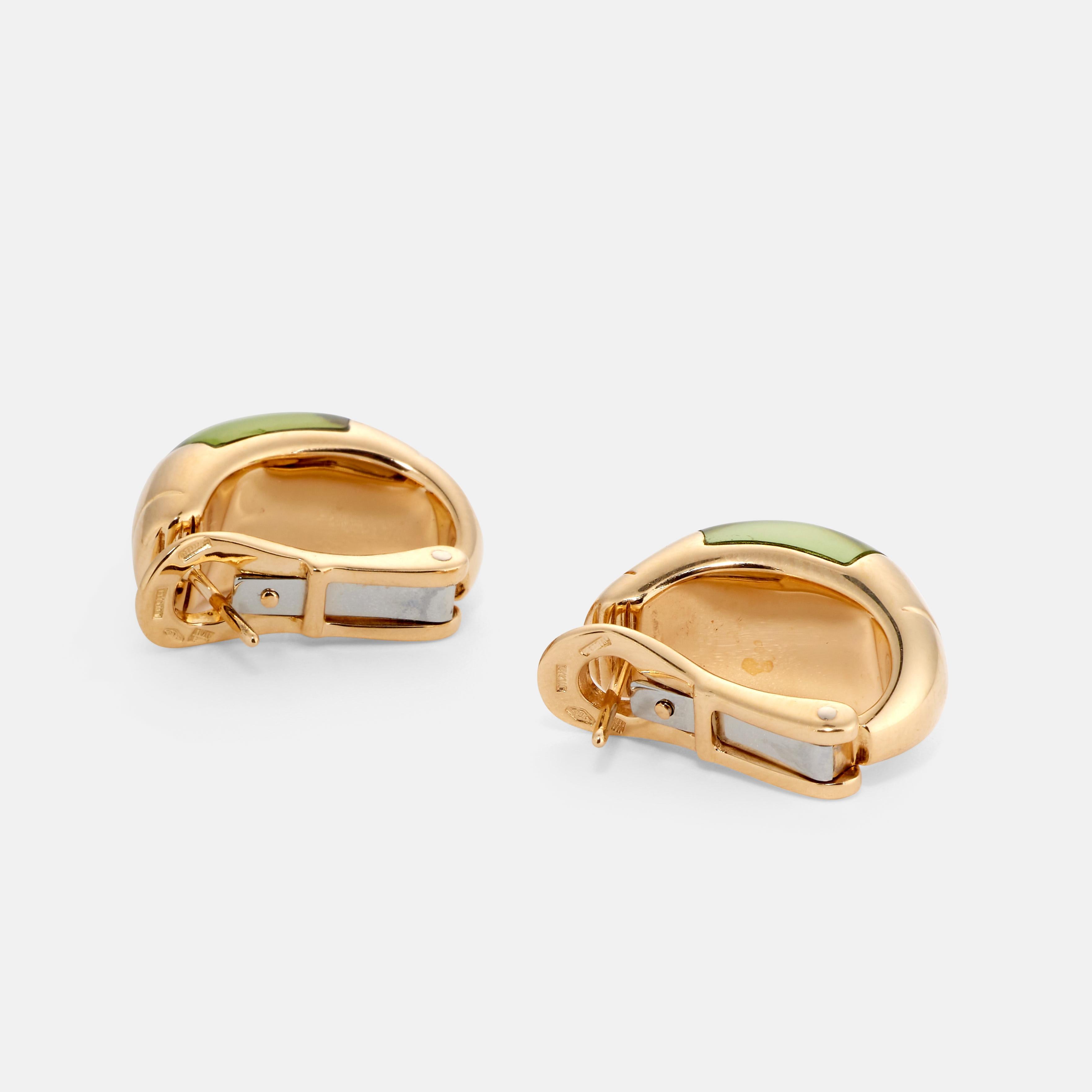 BULGARI Boucles d'oreilles Tronchetto en or jaune et péridot Excellent état - En vente à PARIS, FR