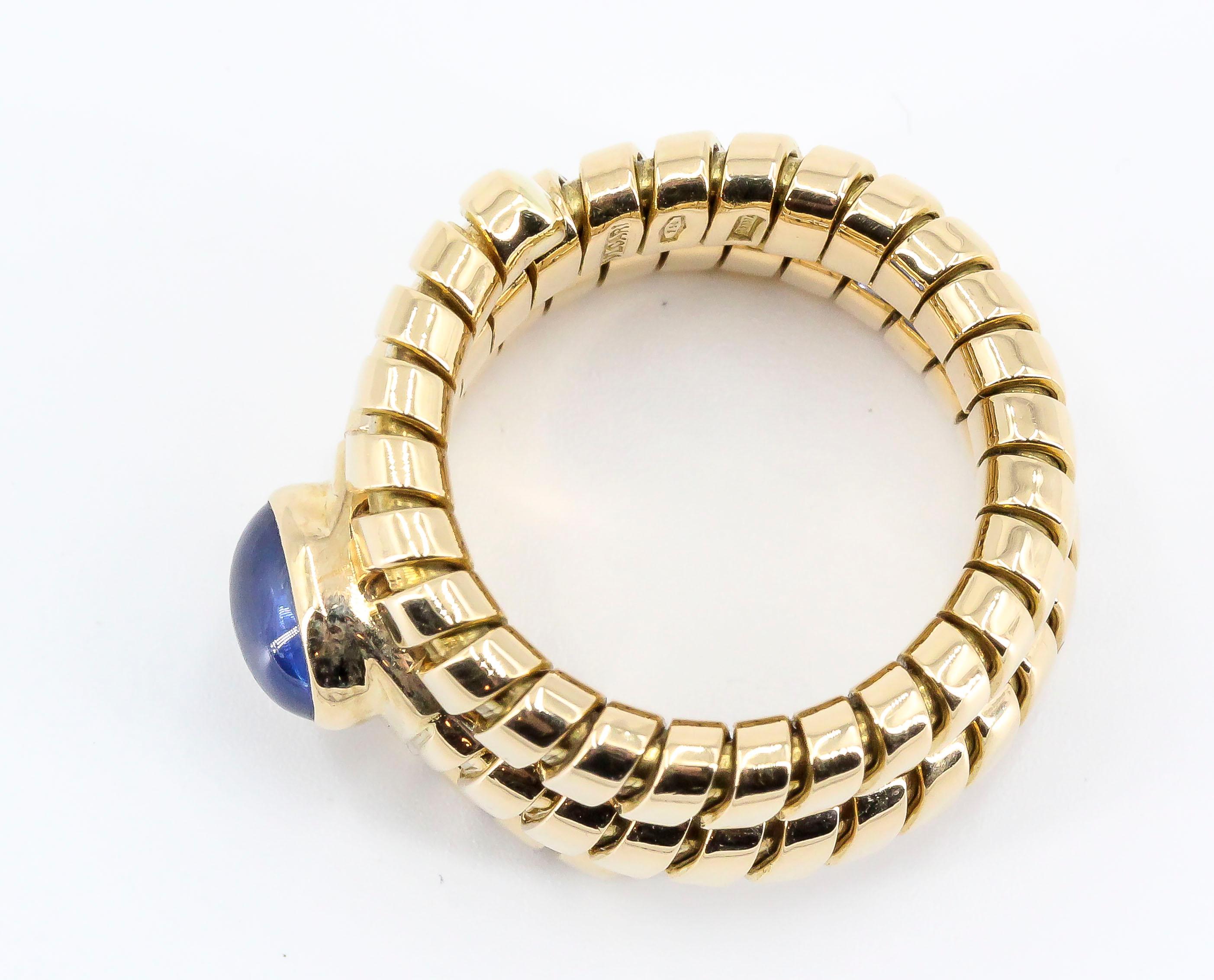 Iconic blue sapphire and 18K yellow gold flexible coil ring from the 