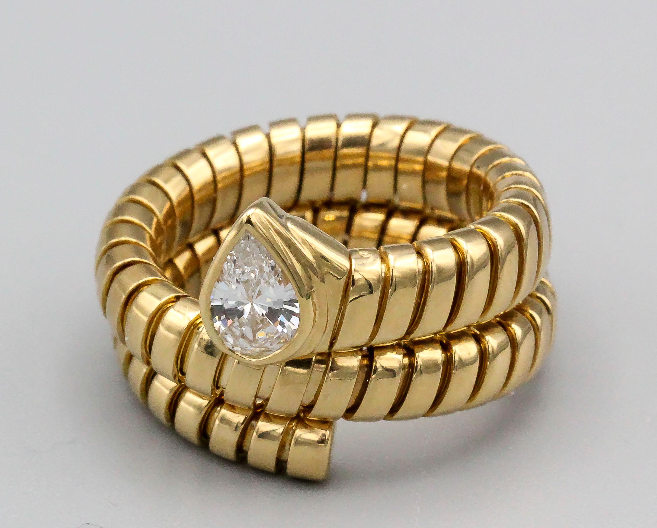 Bulgari Tubogas Diamond and 18 Karat Yellow Gold Flexible Snake Ring In Excellent Condition In New York, NY
