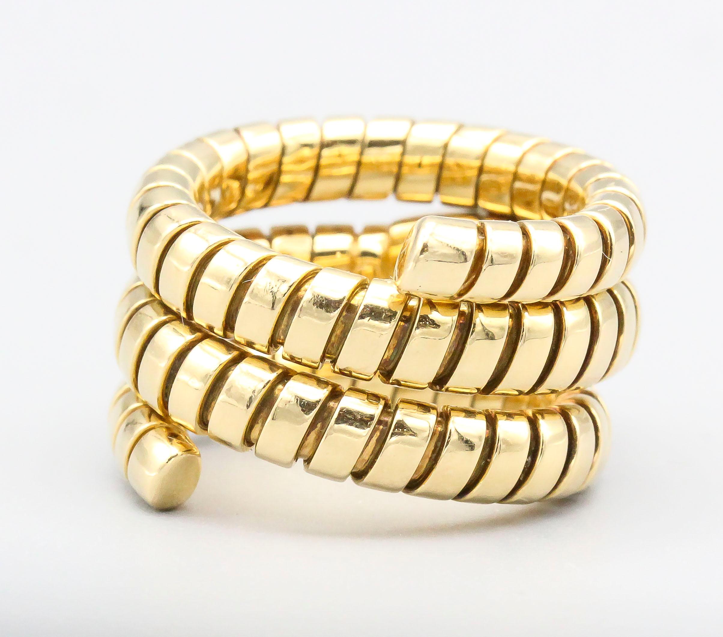 Contemporary Bulgari Tubogas Oval Diamond and 18 Karat Yellow Gold Flexible Snake Ring