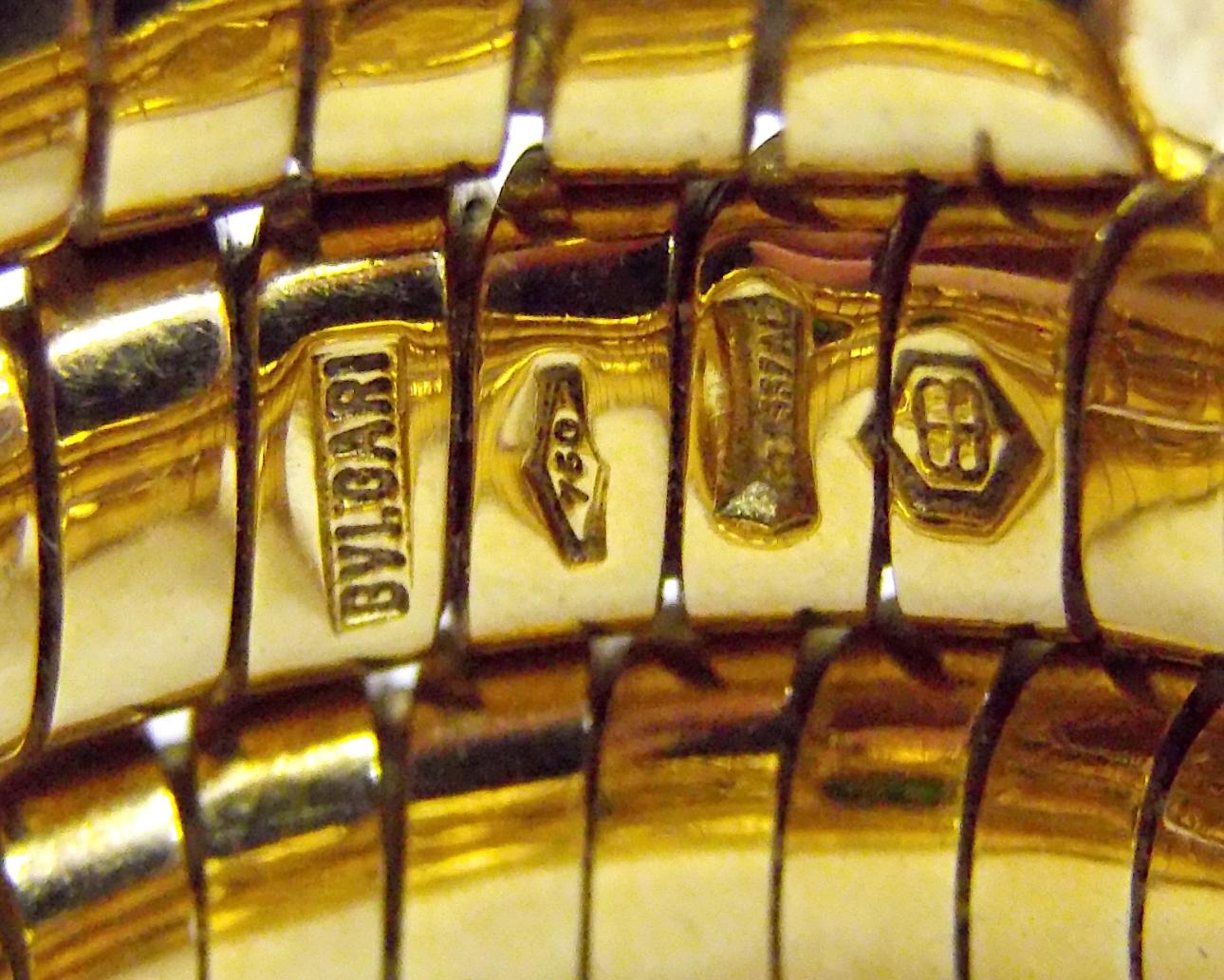 Contemporary Bulgari Tubogas Serpenti Emerald 18k Yellow Gold 3-Row Ring For Sale