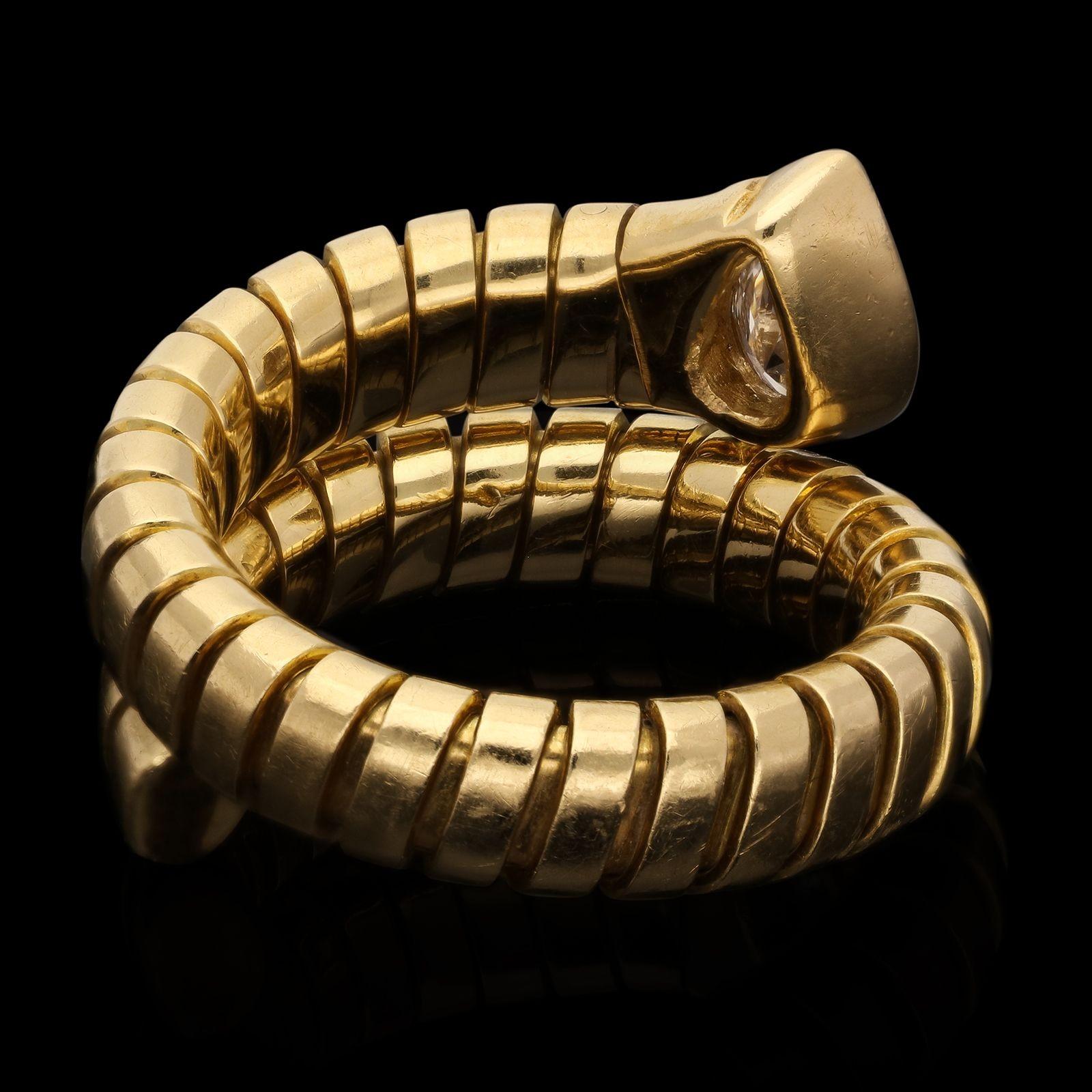 Bulgari Tubogas Serpenti-Ring aus 18 Karat Gelbgold mit birnenförmigem Diamantkopf (Tropfenschliff) im Angebot