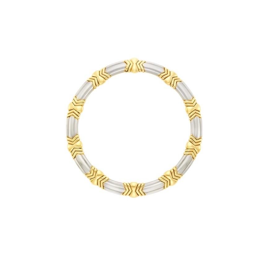 Un gioiello in oro 18 carati a due colori disegnato da Bulgari, con pannelli in oro bianco uniti da un motivo geometrico in pannelli in oro, firmato Bulgari, ap. 124,5 dwts. 

Lunghezza 16 pollici. 
Larghezza delle maglie in oro bianco 1/2 pollice.
