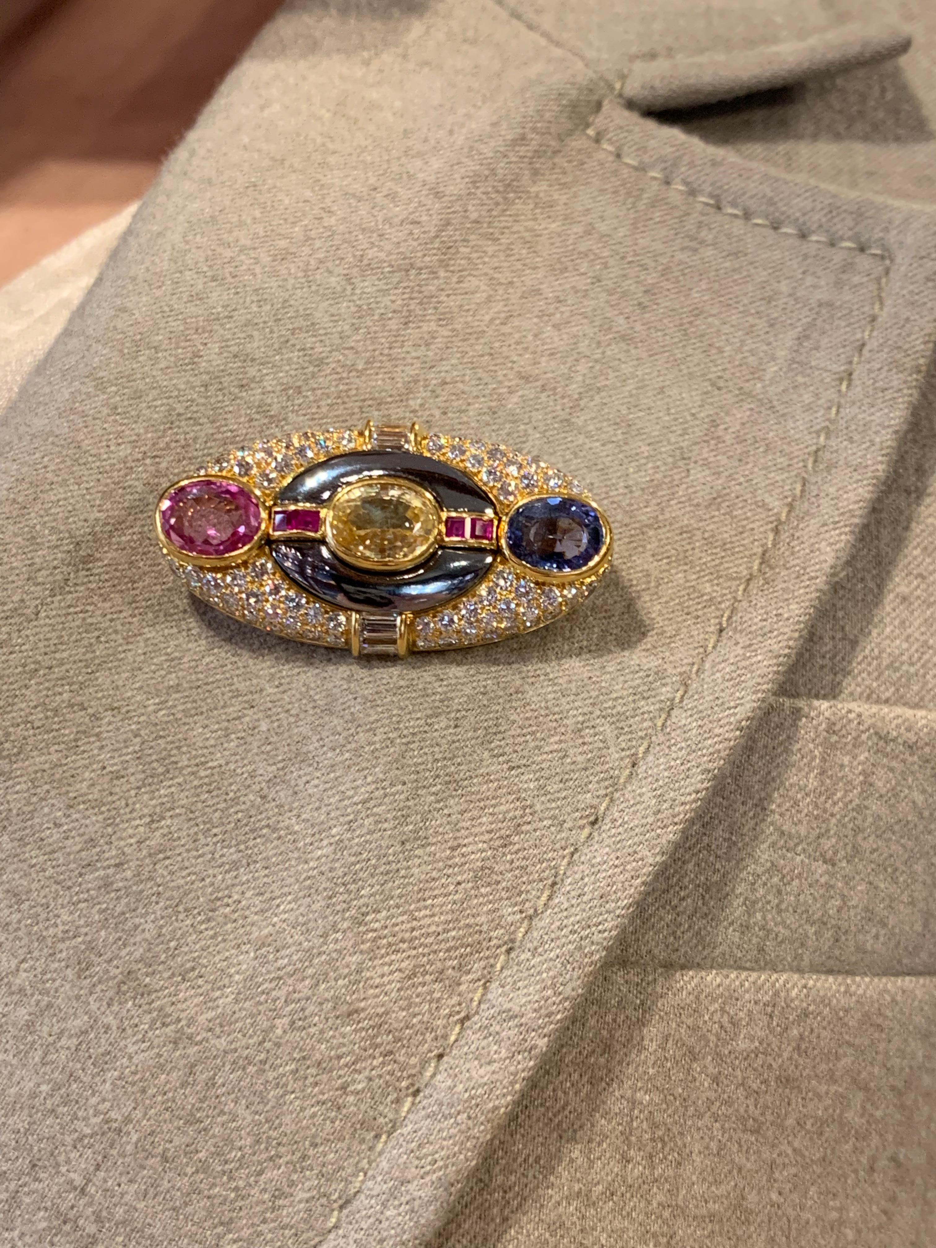 Einzigartige mehrfarbige Saphir- und Diamantbrosche im Zustand „Hervorragend“ im Angebot in New York, NY
