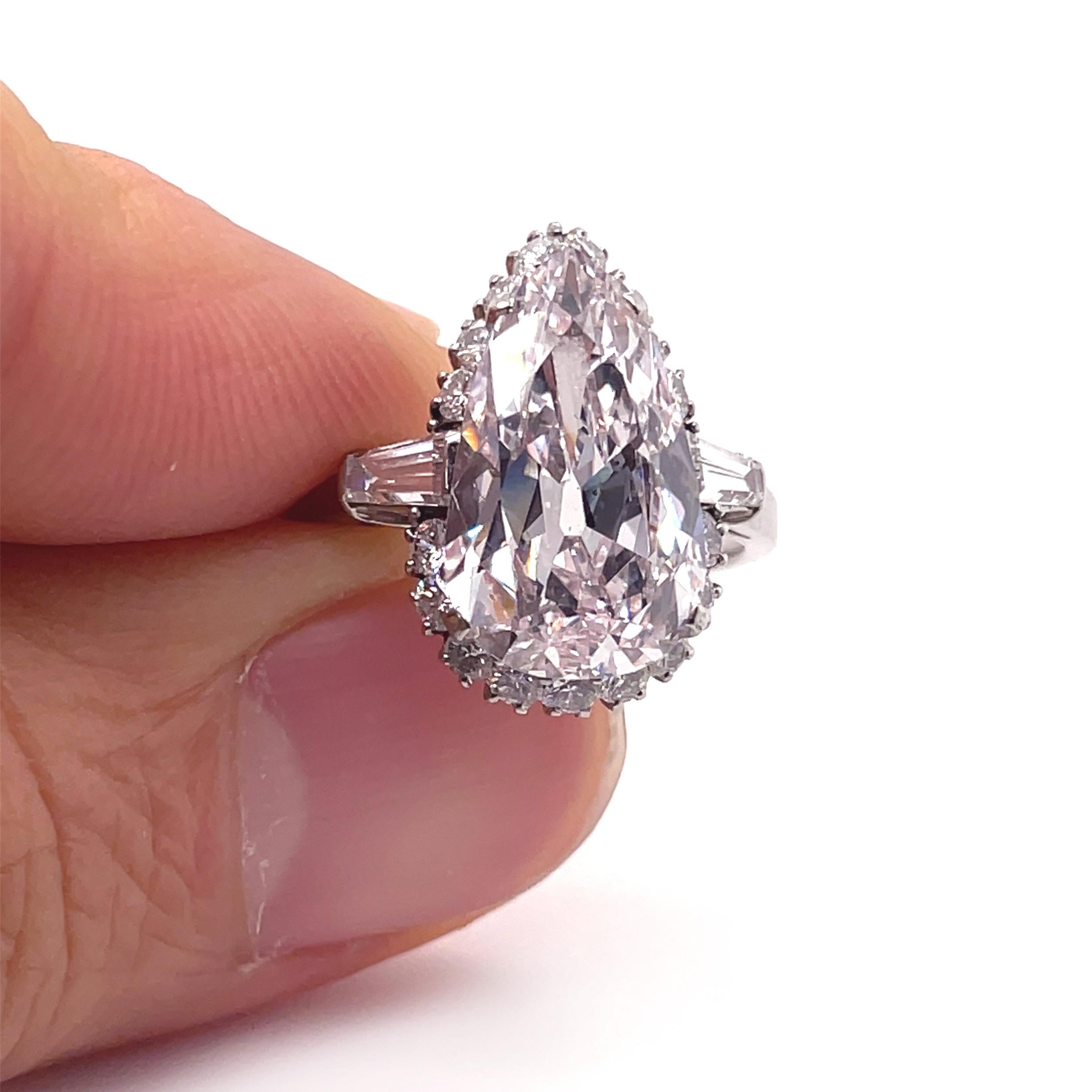 Bulgari Sehr hellrosa Ring mit 4 Karat Diamanten, ca. 1950er Jahre (Tropfenschliff)