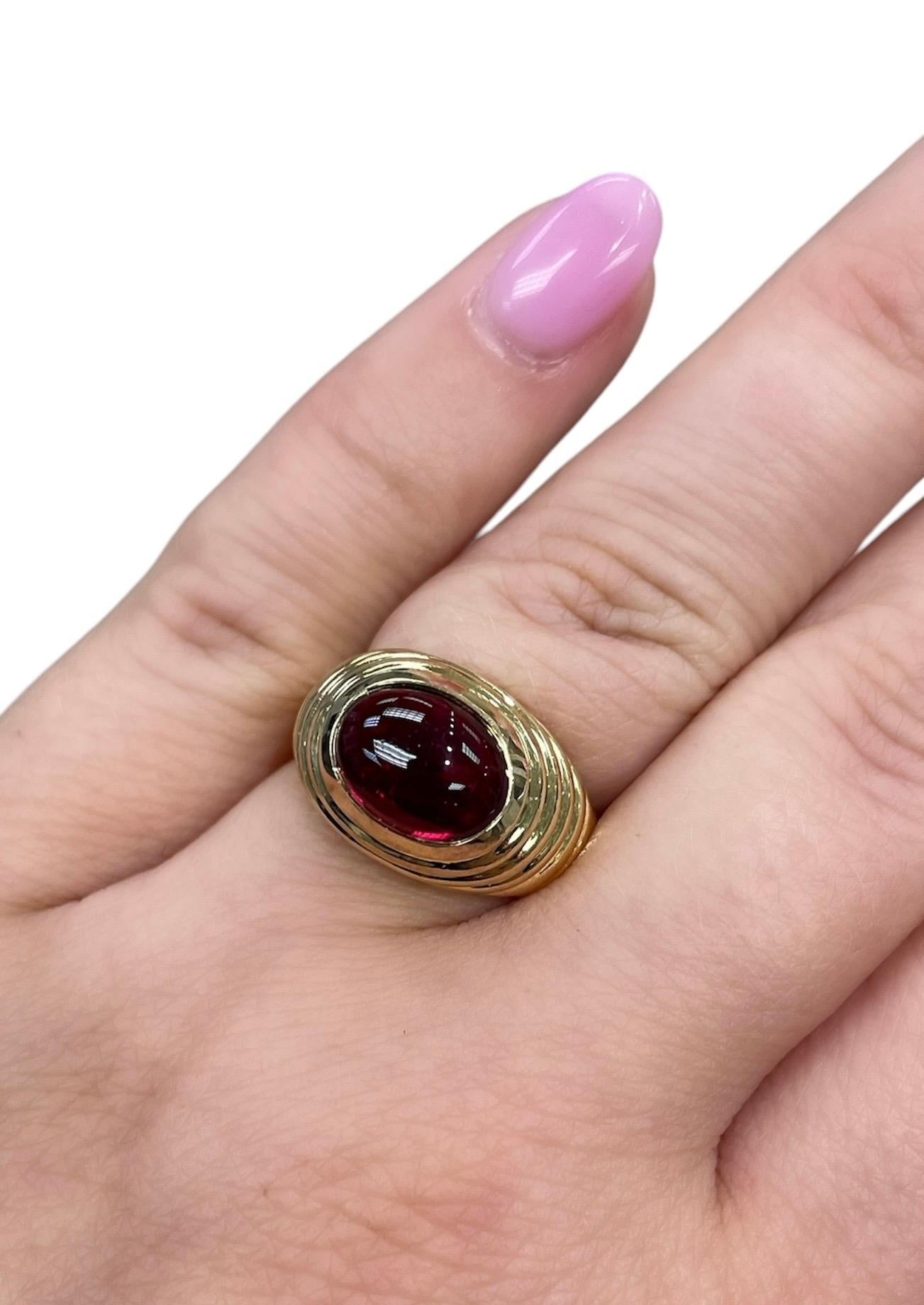 Bulgari, Vintage 18K Yellow Gold and Rubelite Ring In Excellent Condition For Sale In Chicago, IL