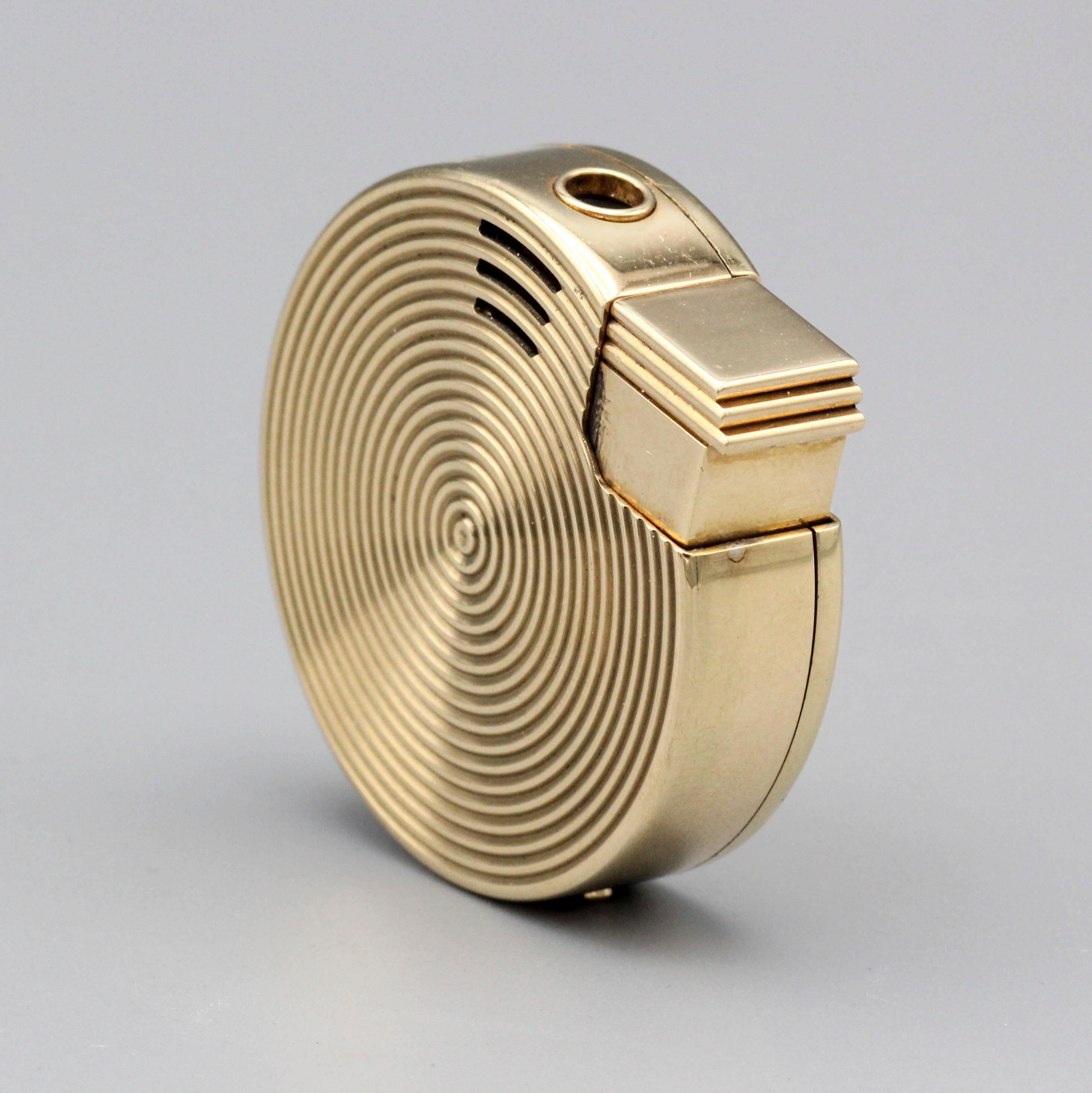Bulgari Vintage 18k Yellow Gold Gas Lighter In Good Condition For Sale In New York, NY