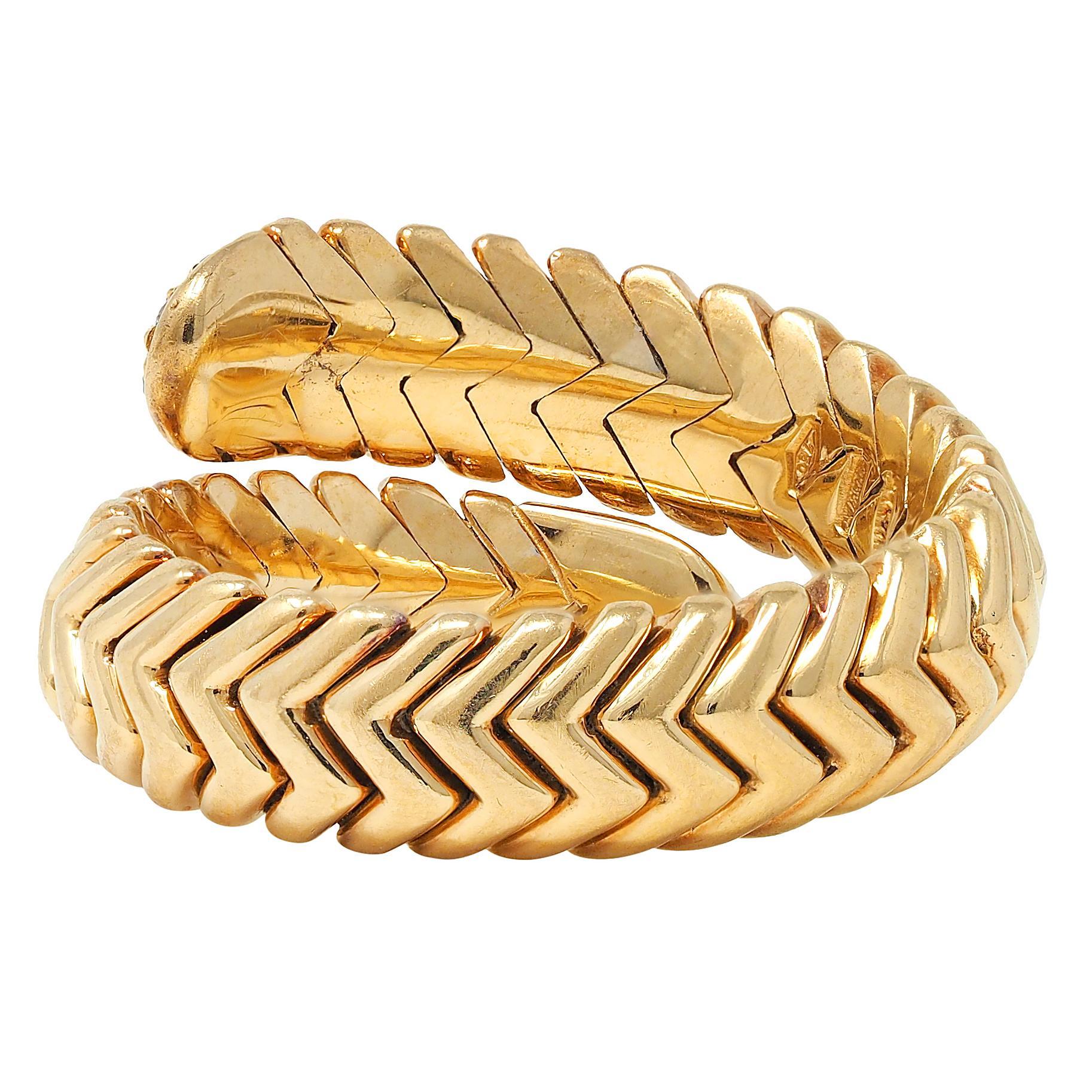 Women's or Men's Bulgari Vintage Diamond 18 Karat Yellow Gold Spiga Tubogas Bypass Ring