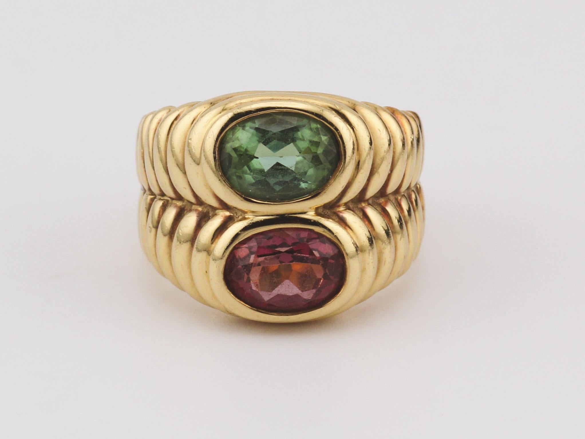 Bulgari Vintage Doppio Grün Rosa Turmalin 18k Gold Ring Größe 5,5 (Rundschliff) im Angebot