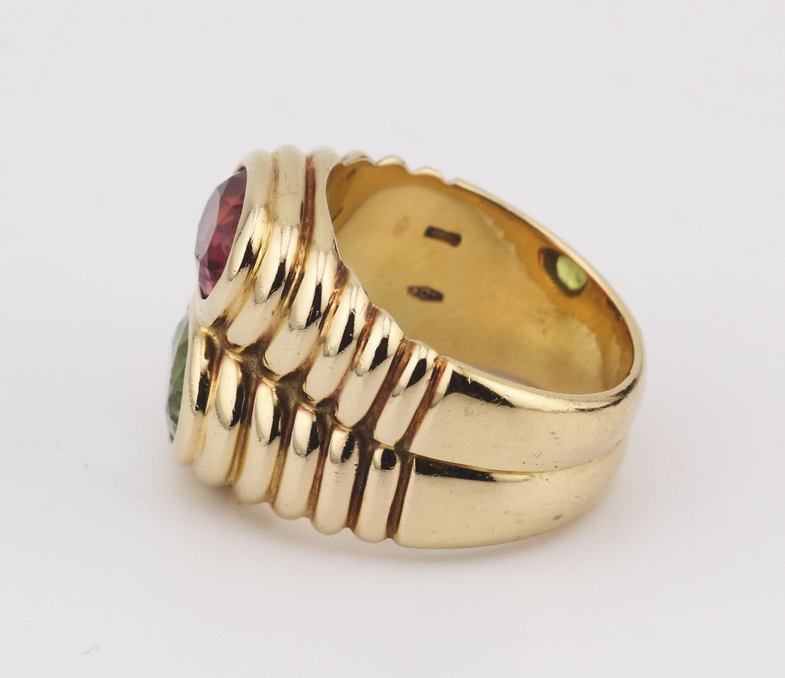 Bulgari Vintage Doppio Grün Rosa Turmalin 18k Gold Ring Größe 5,5 im Zustand „Gut“ im Angebot in Simpsonville, SC