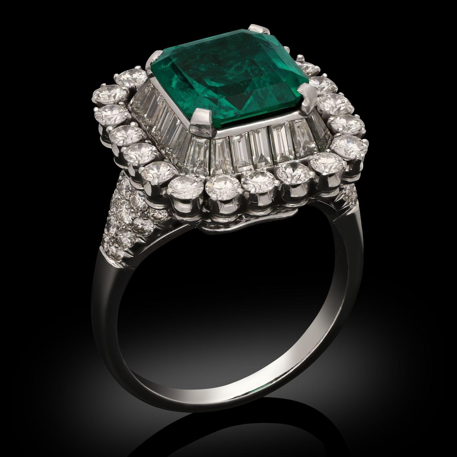 Ottagono Anello Bulgari Vintage con smeraldo e diamanti, circa 1960 in vendita