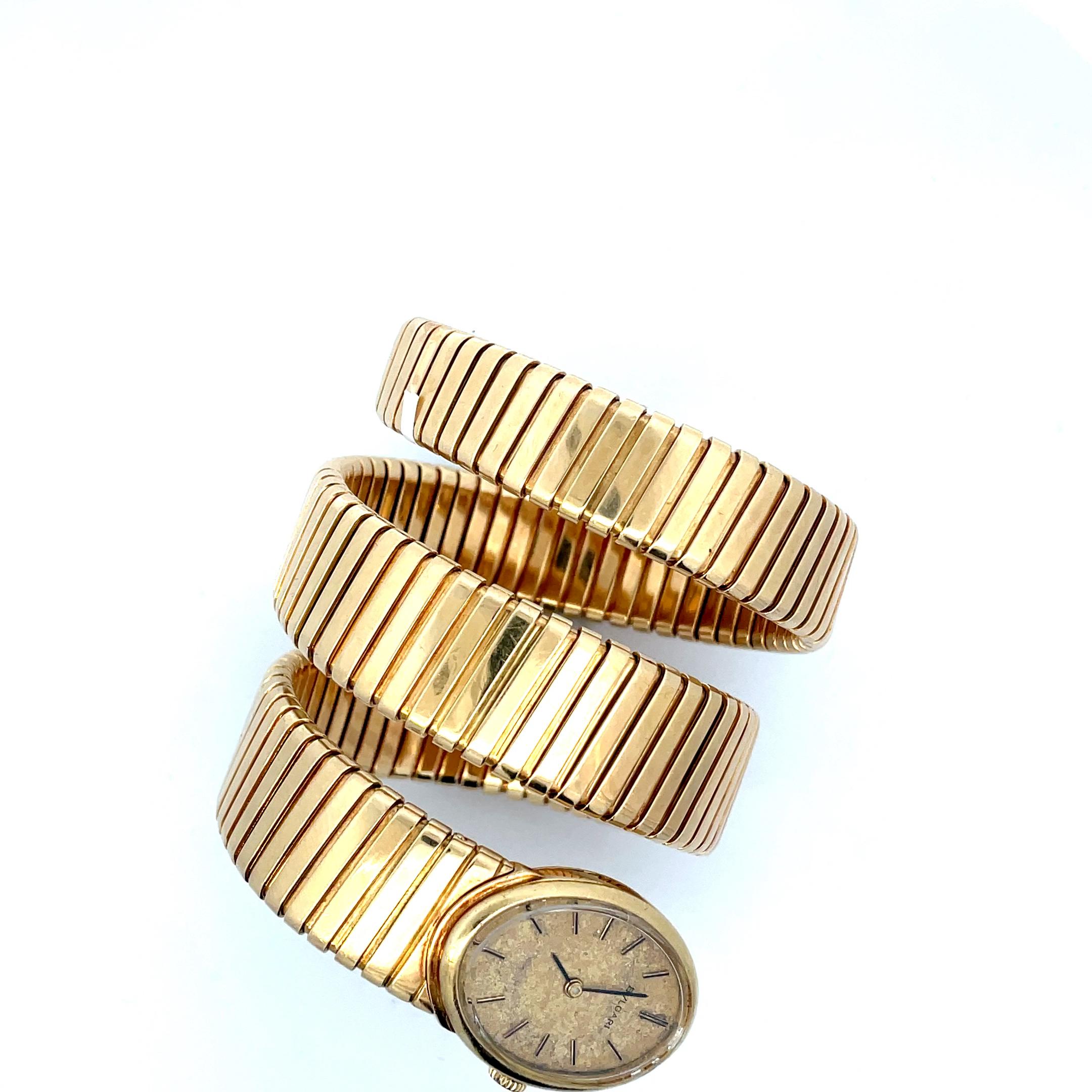 Bulgari Vintage Serpenti Tubogas Armbanduhr 18Kt Gold Juvenia Oval Zifferblatt  für Damen oder Herren im Angebot