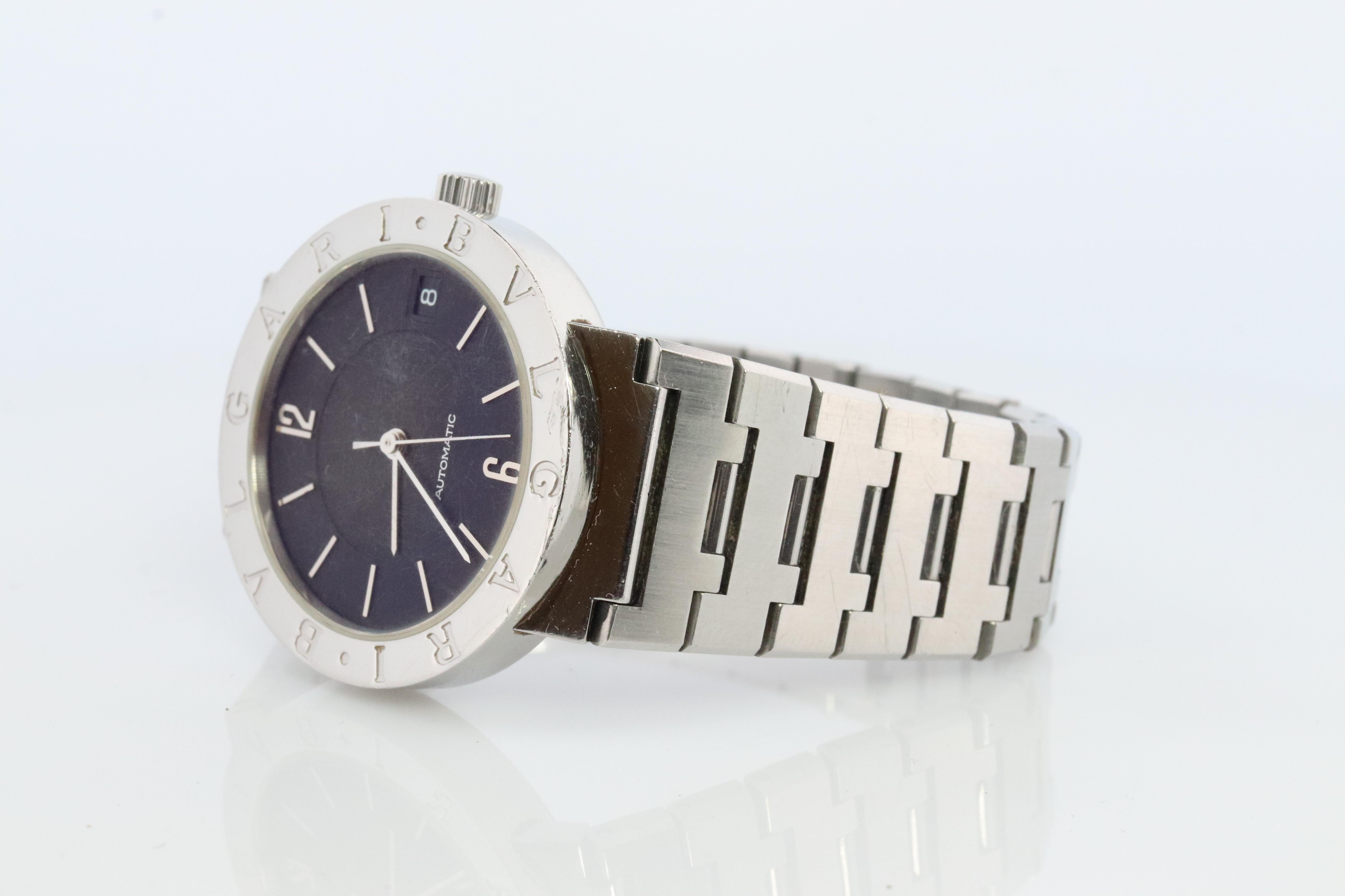 Excellente montre automatique BVLGARI authentique.

Bvlgari BB33SS AUTO Montre Homme
Boîtier de 33 mm.

Montre entièrement automatique. 

Condit : Quelques rayures sur la lunette et le bracelet. Livré dans une boîte de montre générique.