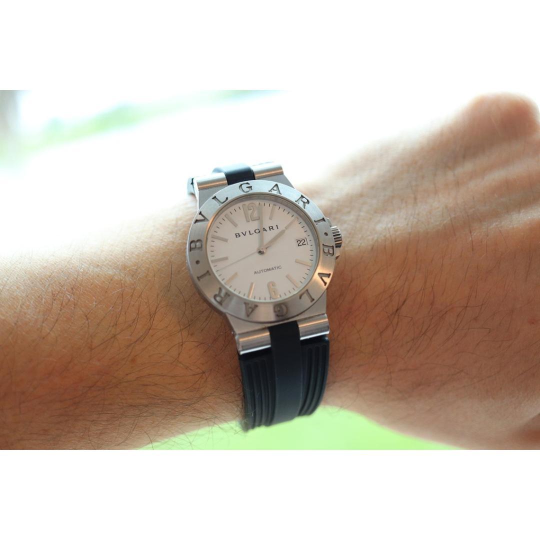 Vintage
Materials: Stainless Steel

Style: Mid-century

Excellent Authentic BVLGARI Automatic Watch.

Bvlgari LCV35S Diagono AUTOMATIC Aluminum Mens Watch
35mm case.

Full Automatic Watch.

Serviced.

Condition: Has some scratches on the bezel. New