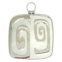 Pendentif en or blanc Bulgari sur le thème de la nacre en édition limitée