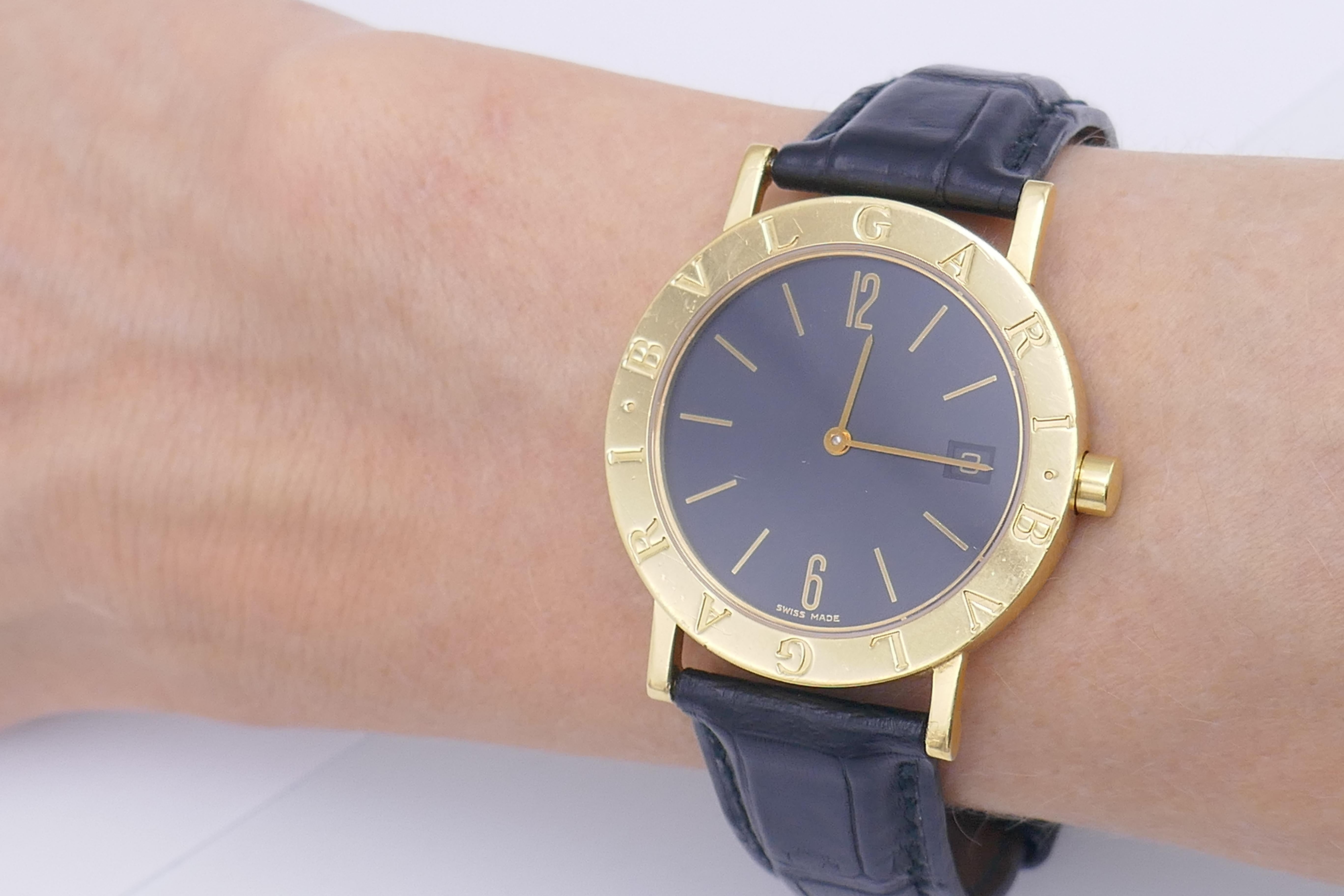 Bulgari Montre-bracelet BB33 en or jaune avec cadran noir et boucle déployante en cuir en vente 6