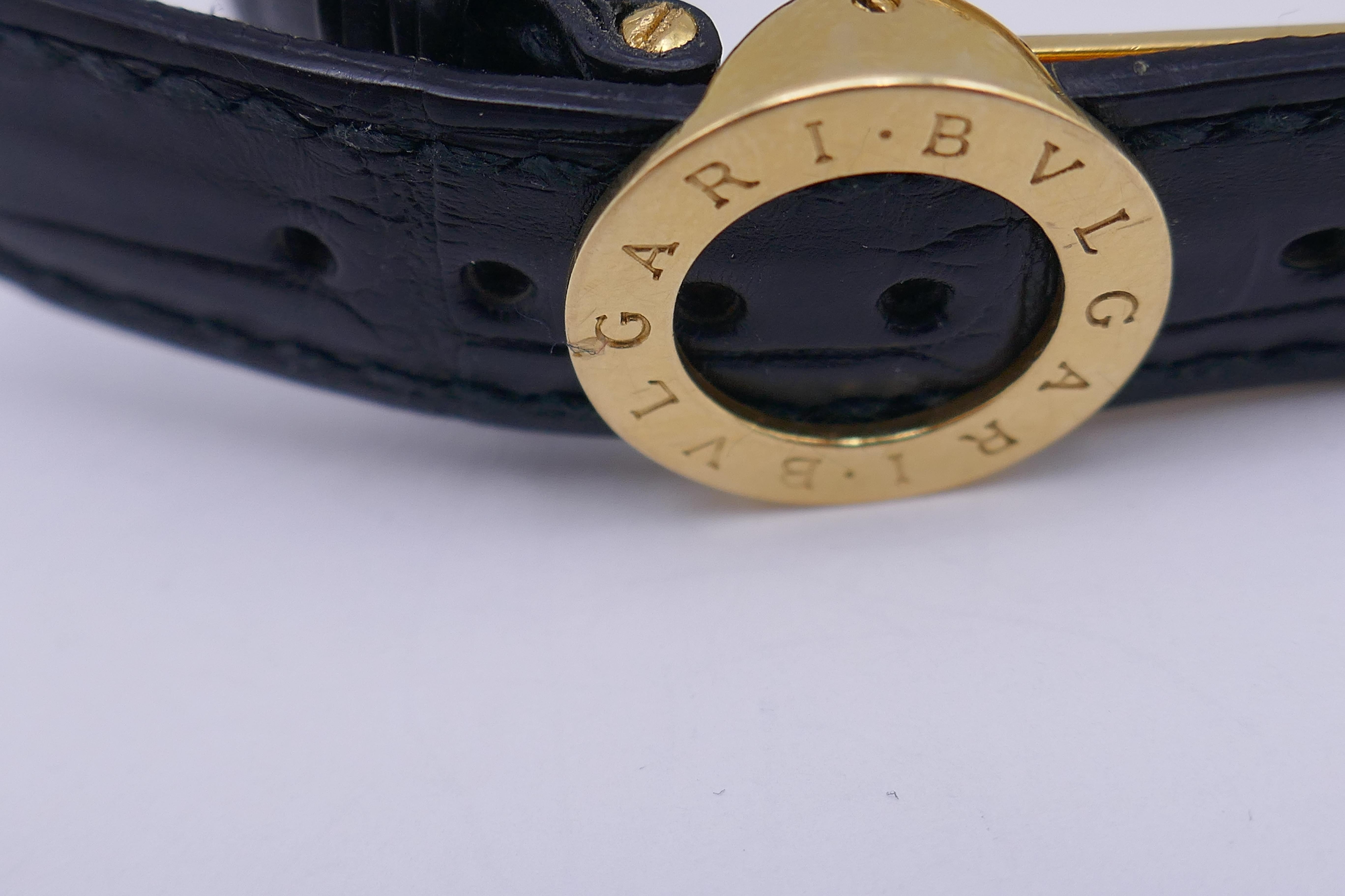 Bulgari Montre-bracelet BB33 en or jaune avec cadran noir et boucle déployante en cuir Excellent état - En vente à Beverly Hills, CA
