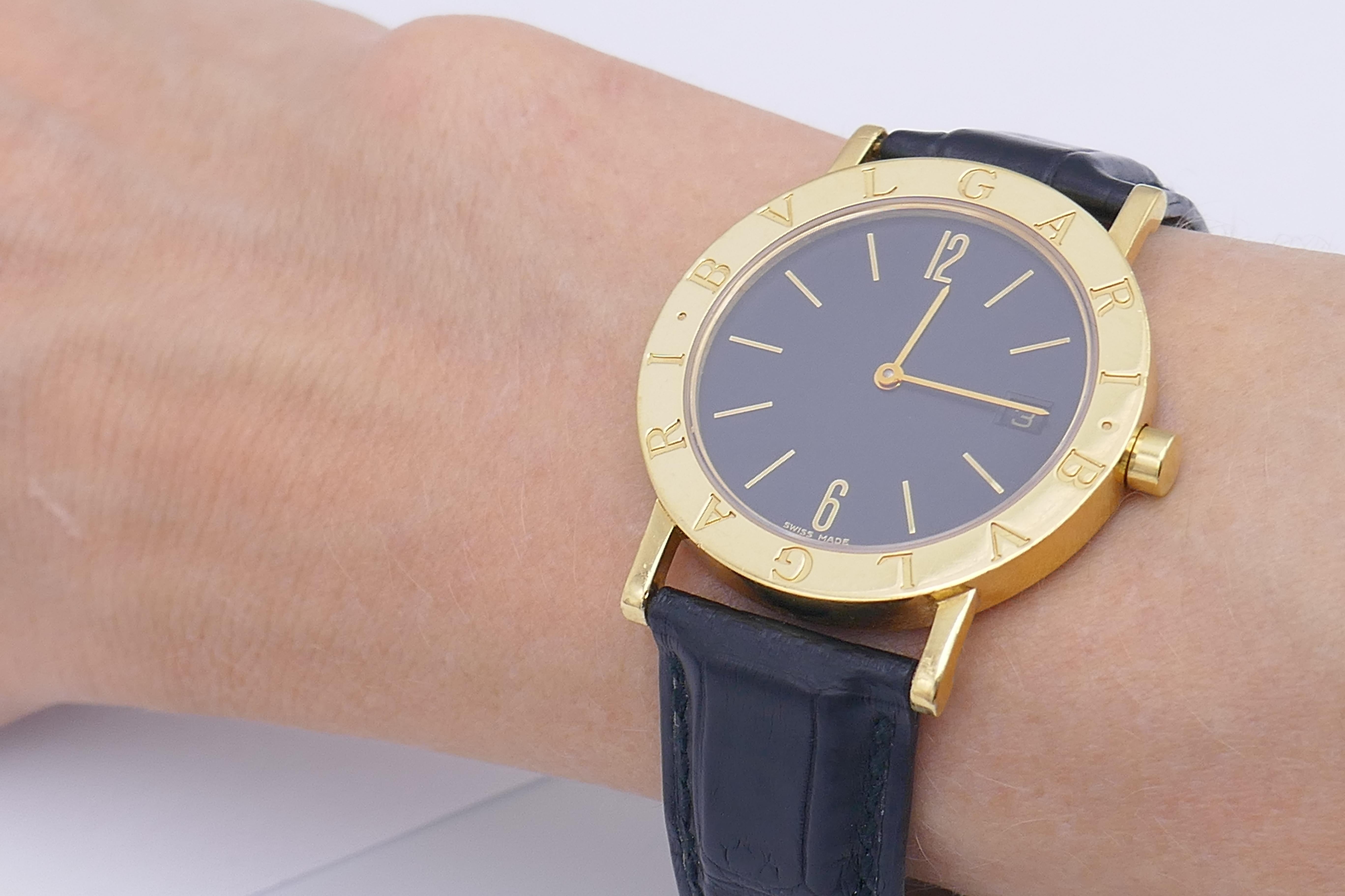 Bulgari Montre-bracelet BB33 en or jaune avec cadran noir et boucle déployante en cuir Unisexe en vente