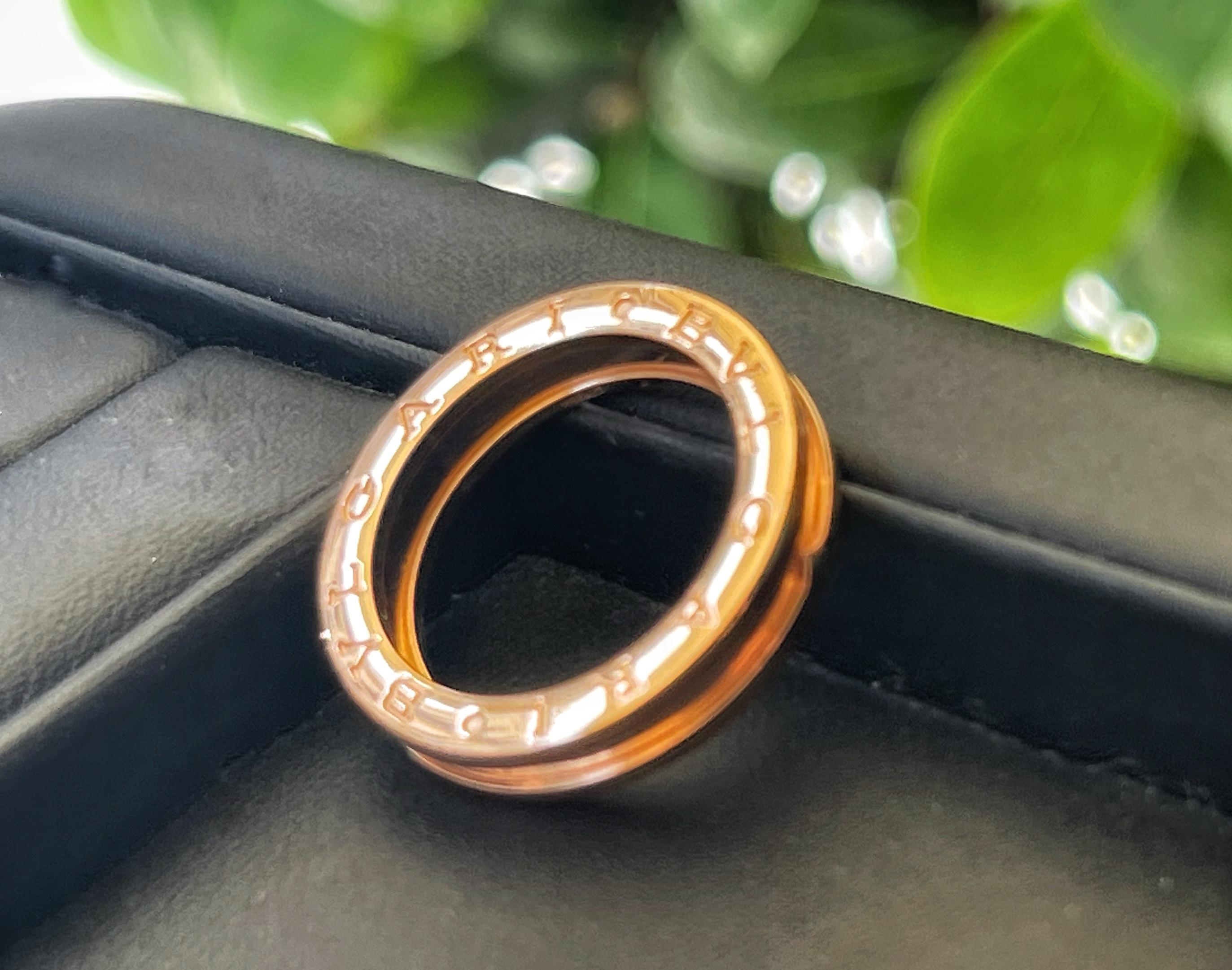 An iconic Bulgari's creation named B. Zero 1. 

This ring is made of 18K rose gold and composed of three rings connected with elastic linkages. This ring is composed of 1 rose gold ring.  

Drawing its inspiration from the most renowned amphitheater