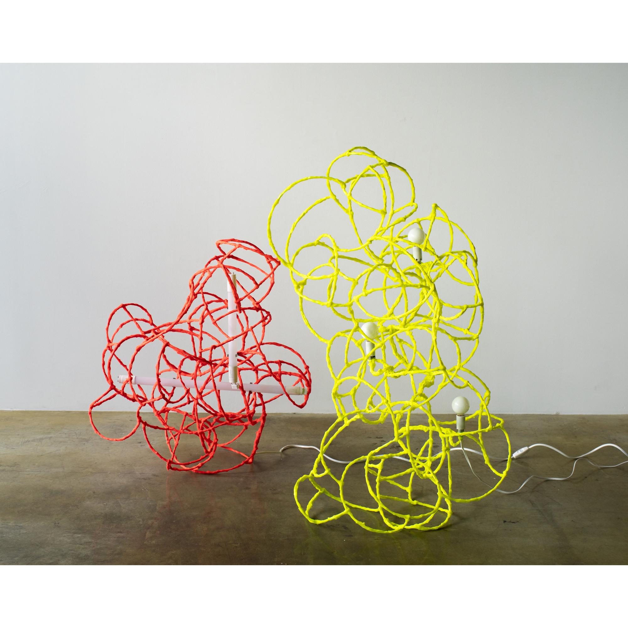 Lampe de table sculpturale rouge Norihiko Terayama Bulge Lines en vente 3