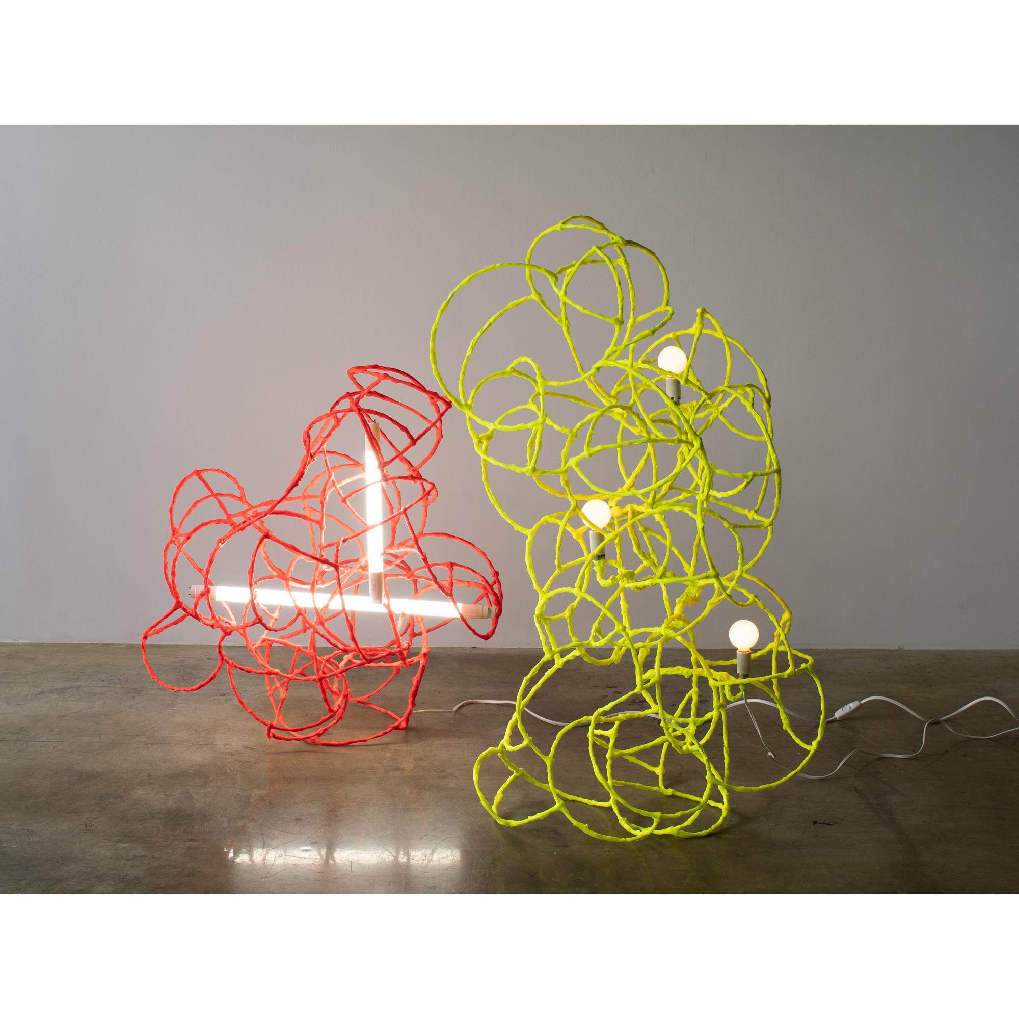 Lampe de table sculpturale rouge Norihiko Terayama Bulge Lines en vente 2