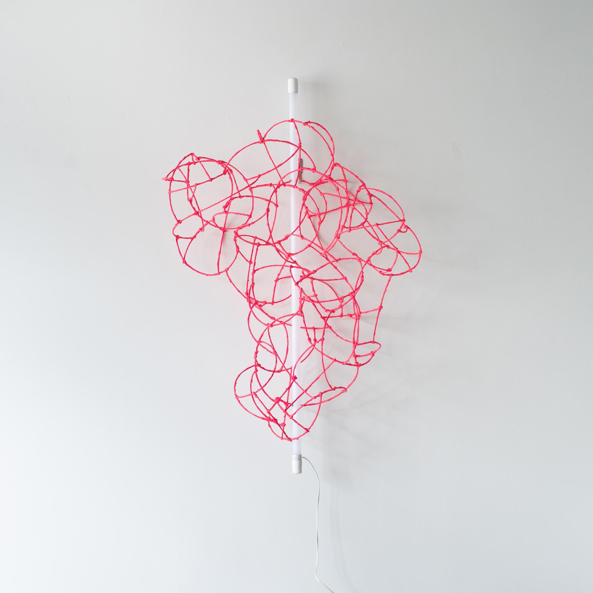 Bulge Lines: fluorescent lamp pink

This sculptural lighting is made of mainly a lot of wires bonded each. 
Three light bulbs are attached.  It is a lighting work of an artist with a sensitive style.

Light source 
LED light tube. 100V-250V.
 