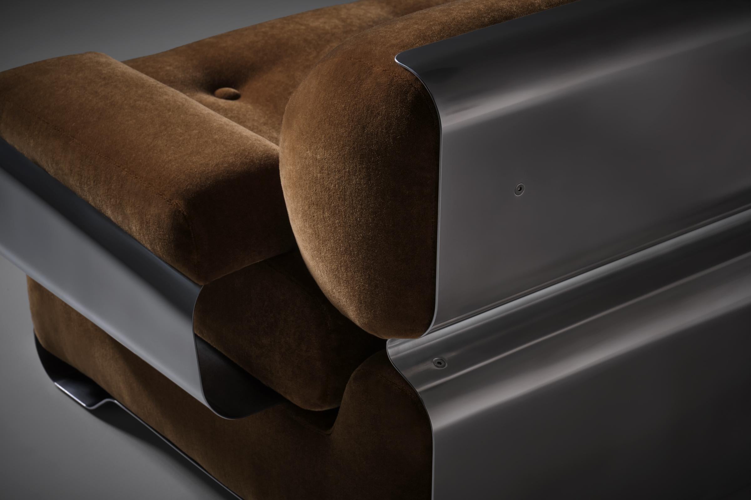 Bulky Aluminum and Mohair lounge chair by Gian Pietro Arosio for D.A.S., 1970s In Good Condition In Rotterdam, ZH