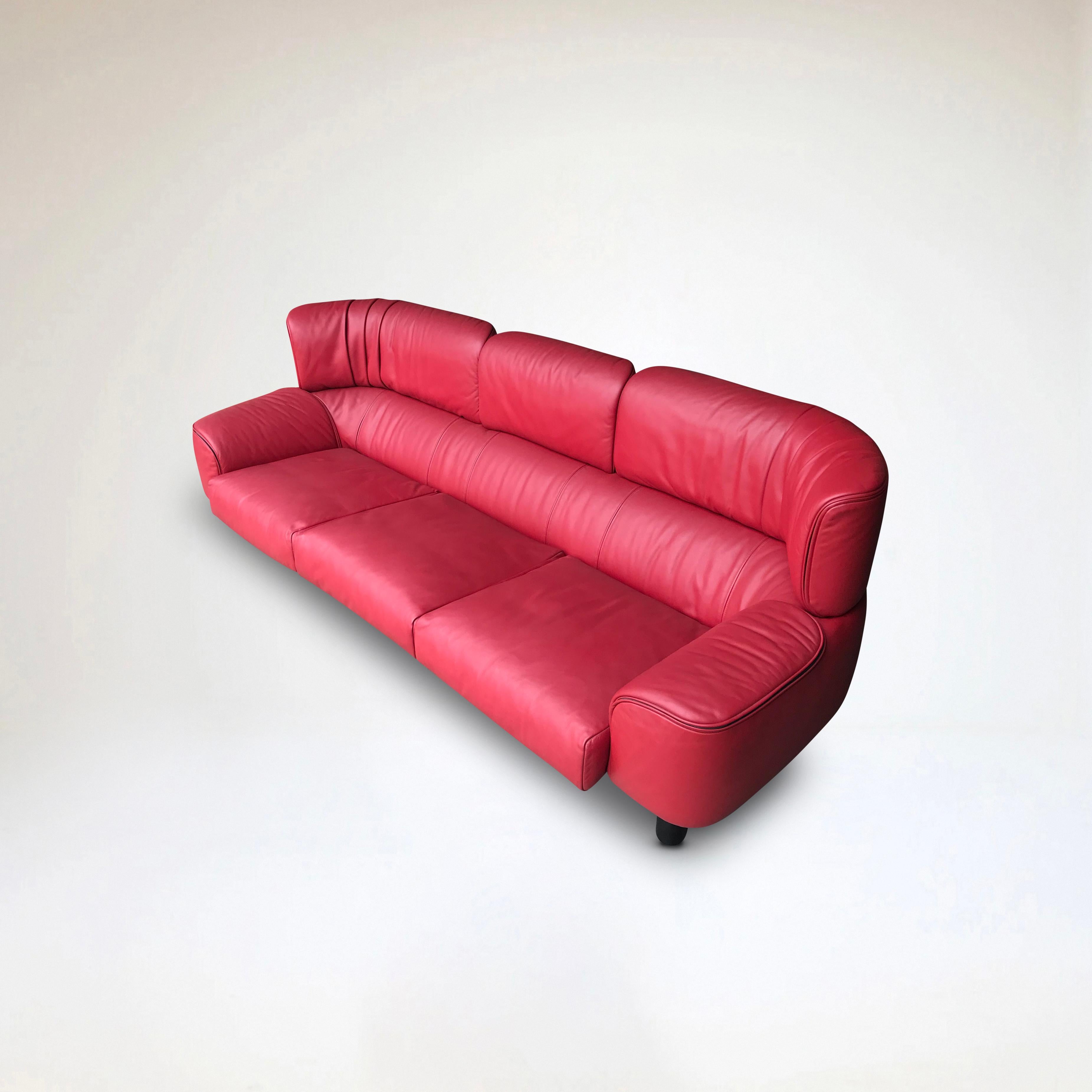 Bull 3-seater red leather sofa by Gianfranco Frattini for Cassina 1987 For Sale 5