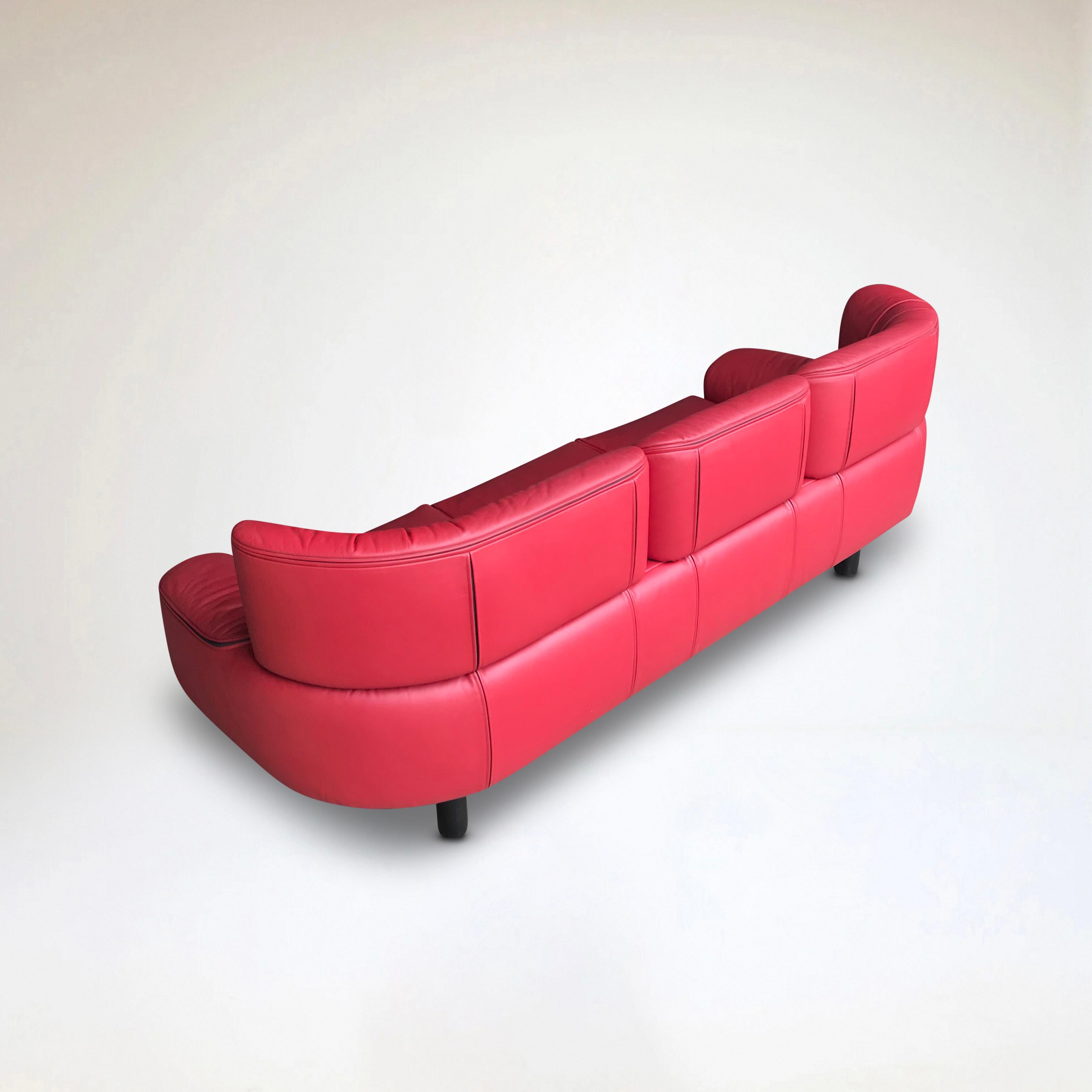 Bull 3-seater red leather sofa by Gianfranco Frattini for Cassina 1987 For Sale 9