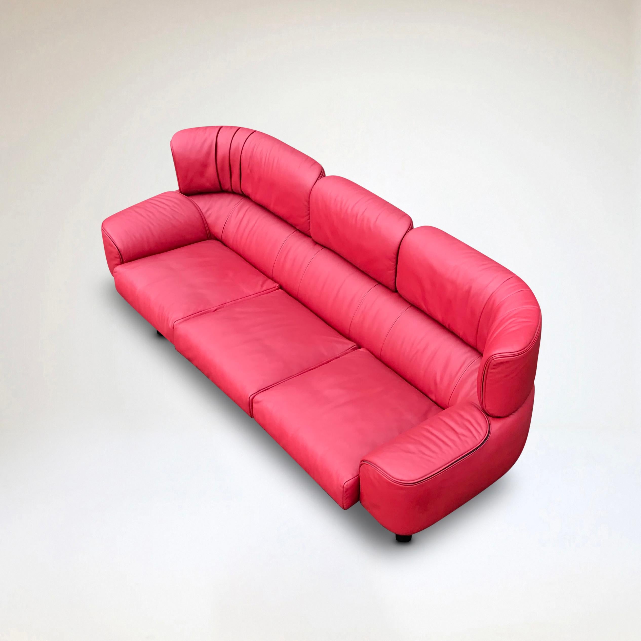 Modern Bull 3-seater red leather sofa by Gianfranco Frattini for Cassina 1987 For Sale