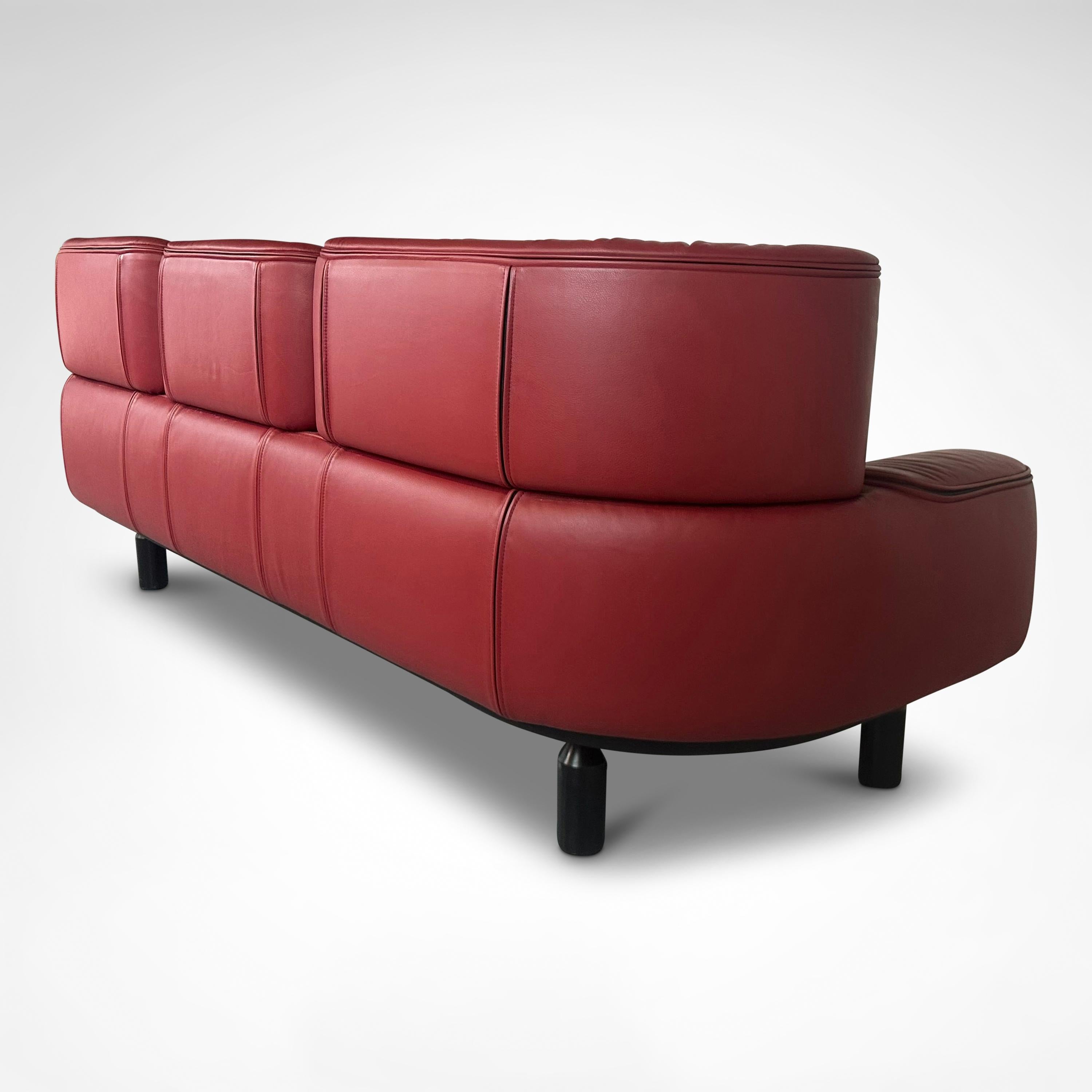 Bull 3-Sitzer-Sofa aus rotem Leder von Gianfranco Frattini für Cassina 1987 (Moderne) im Angebot