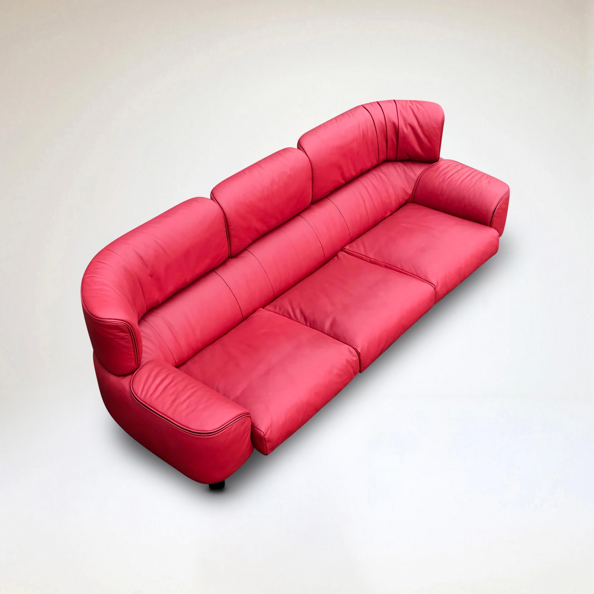 Italian Bull 3-seater red leather sofa by Gianfranco Frattini for Cassina 1987 For Sale