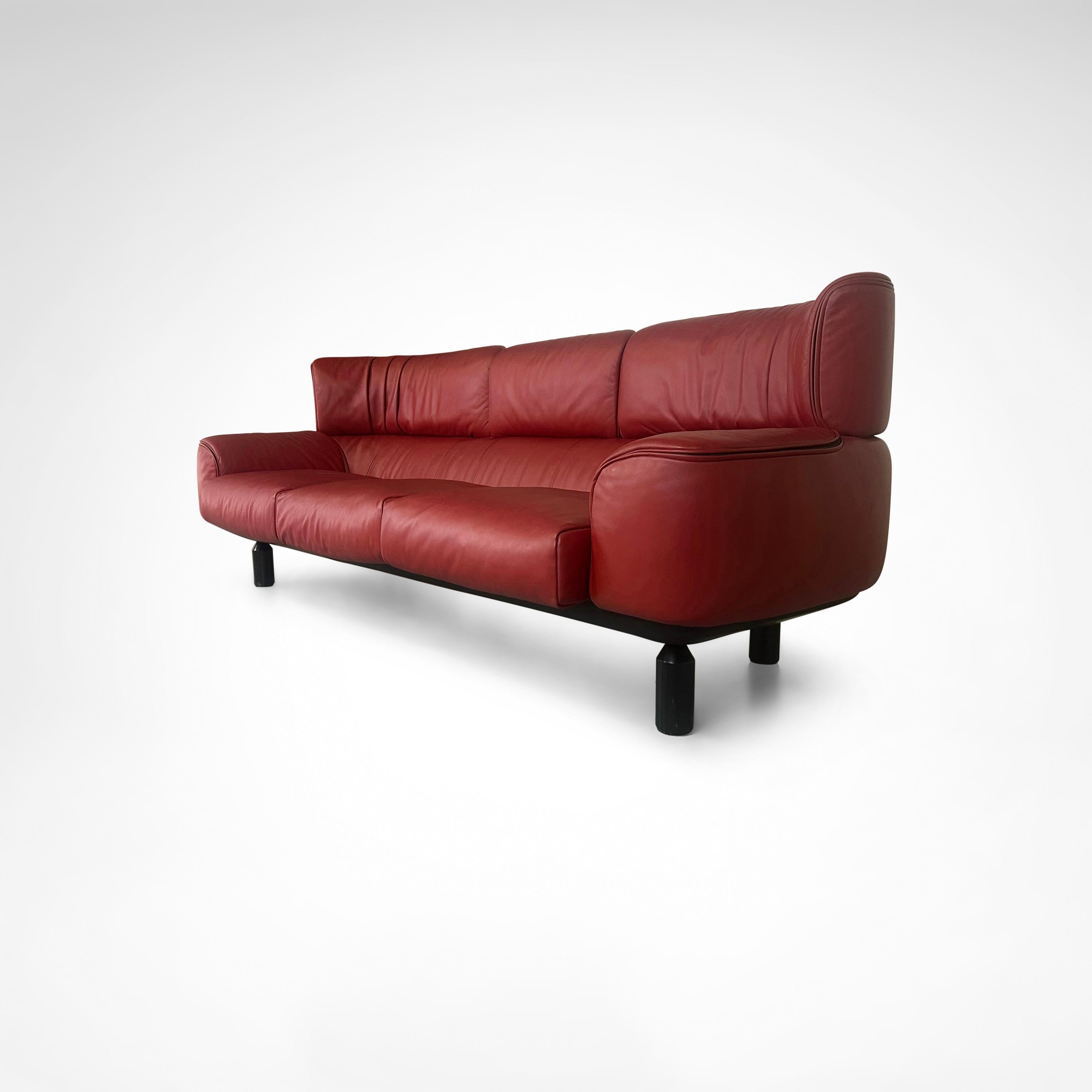 Bull 3-Sitzer-Sofa aus rotem Leder von Gianfranco Frattini für Cassina 1987 (Ende des 20. Jahrhunderts) im Angebot