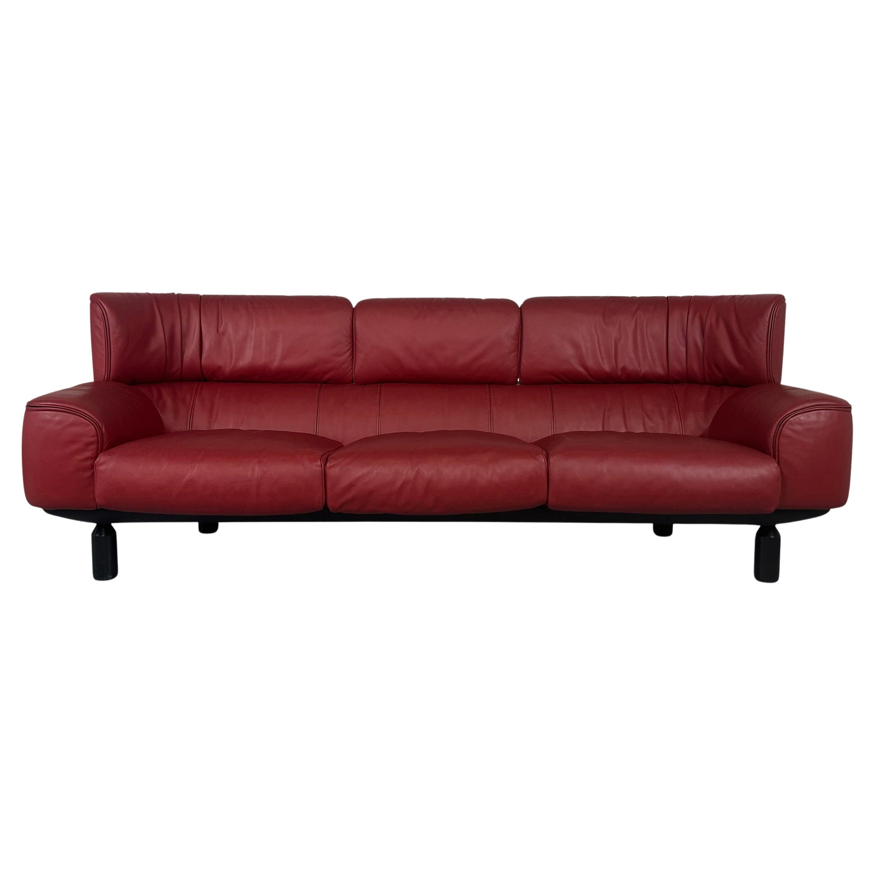 Divano Bull a 3 posti in pelle rossa di Gianfranco Frattini per Cassina 1987