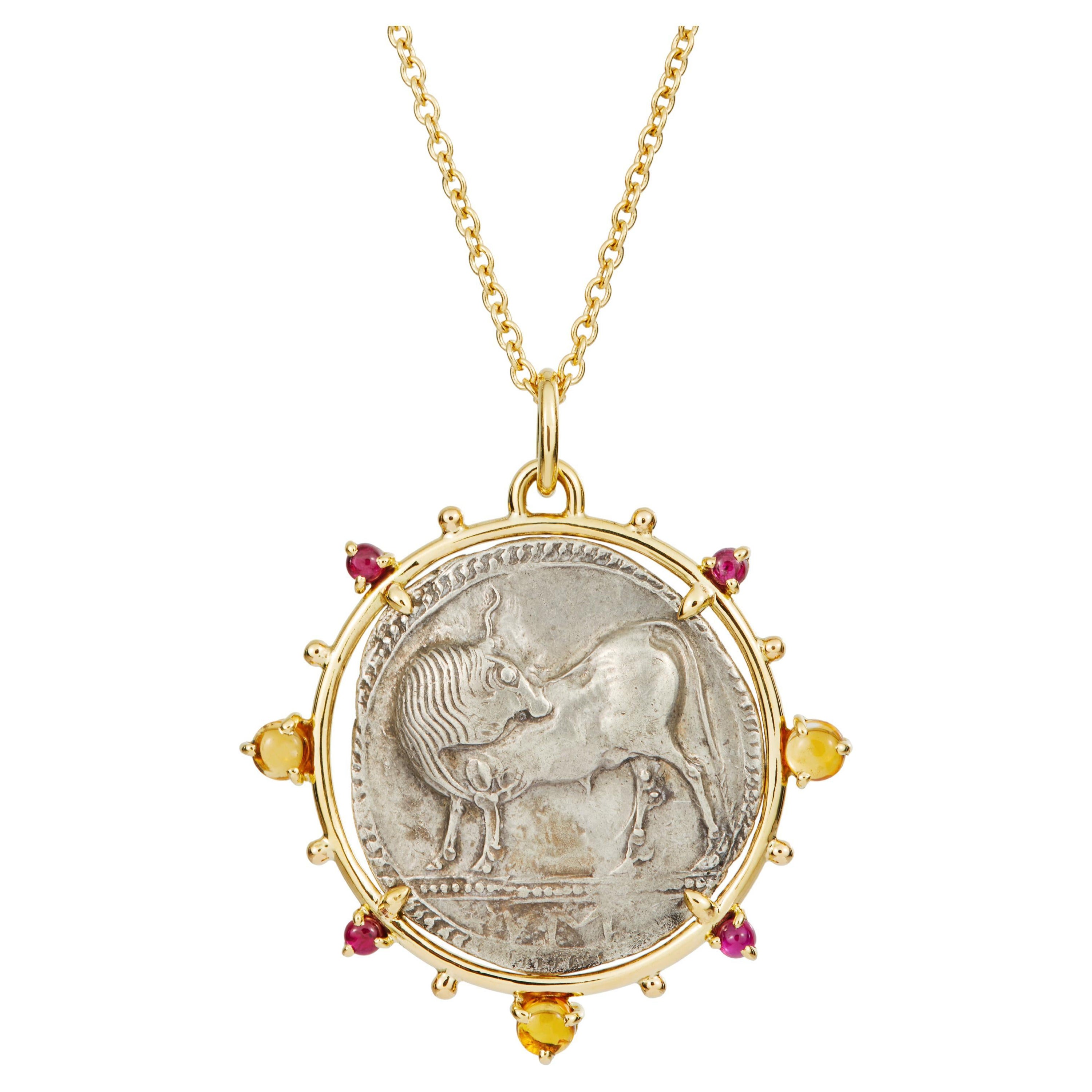 Toro Antica Moneta d'Argento 18 Carati Rubino Citrino Cabochon Medaglione in vendita