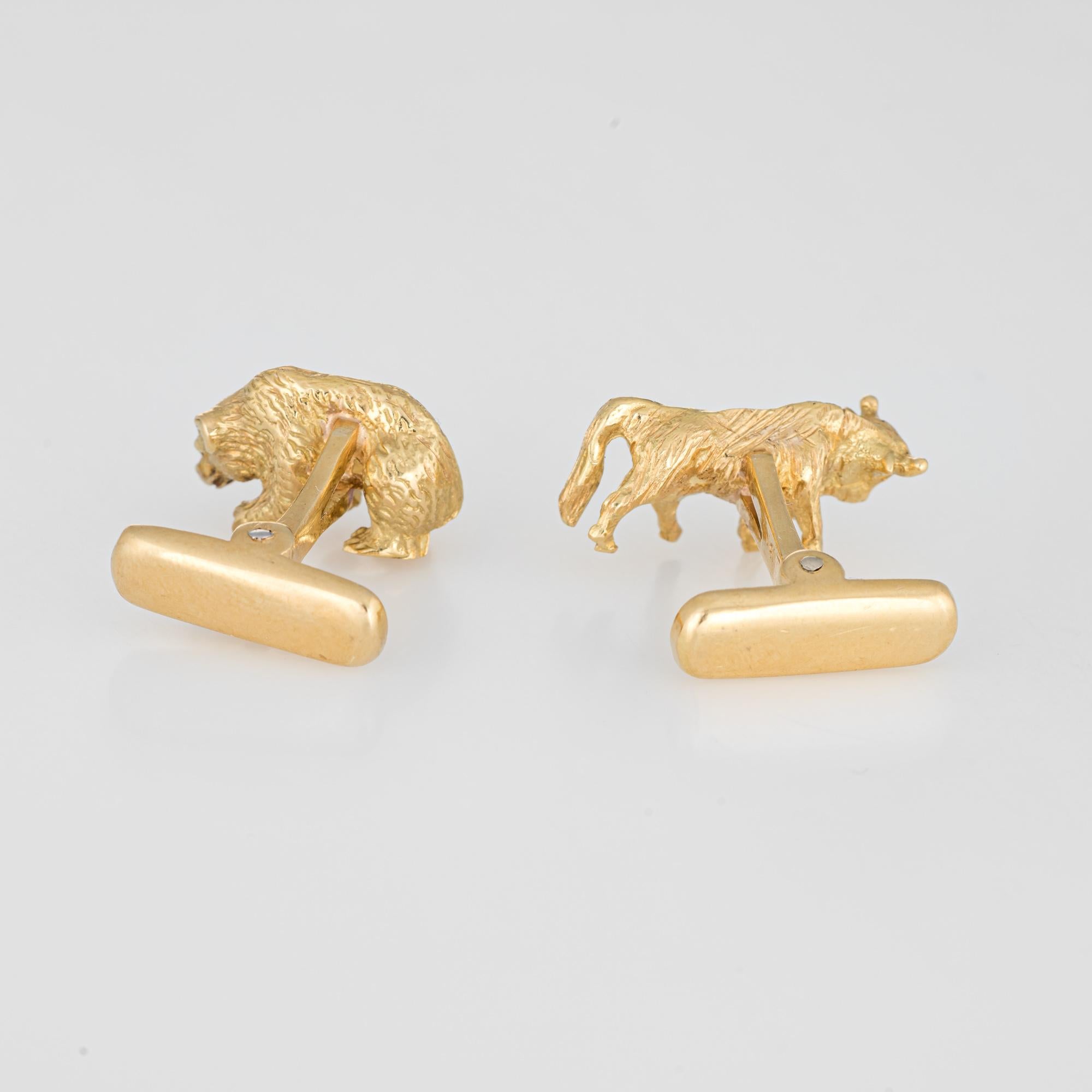 Finely detailed pair of Bull & Bear cufflinks crafted in 18k yellow gold. 

The Bull & Bear feature lifelike details and the cufflinks have a nice weighty feel (17.9 grams). Ideal for day or evening wear. 

The earrings are in very good original